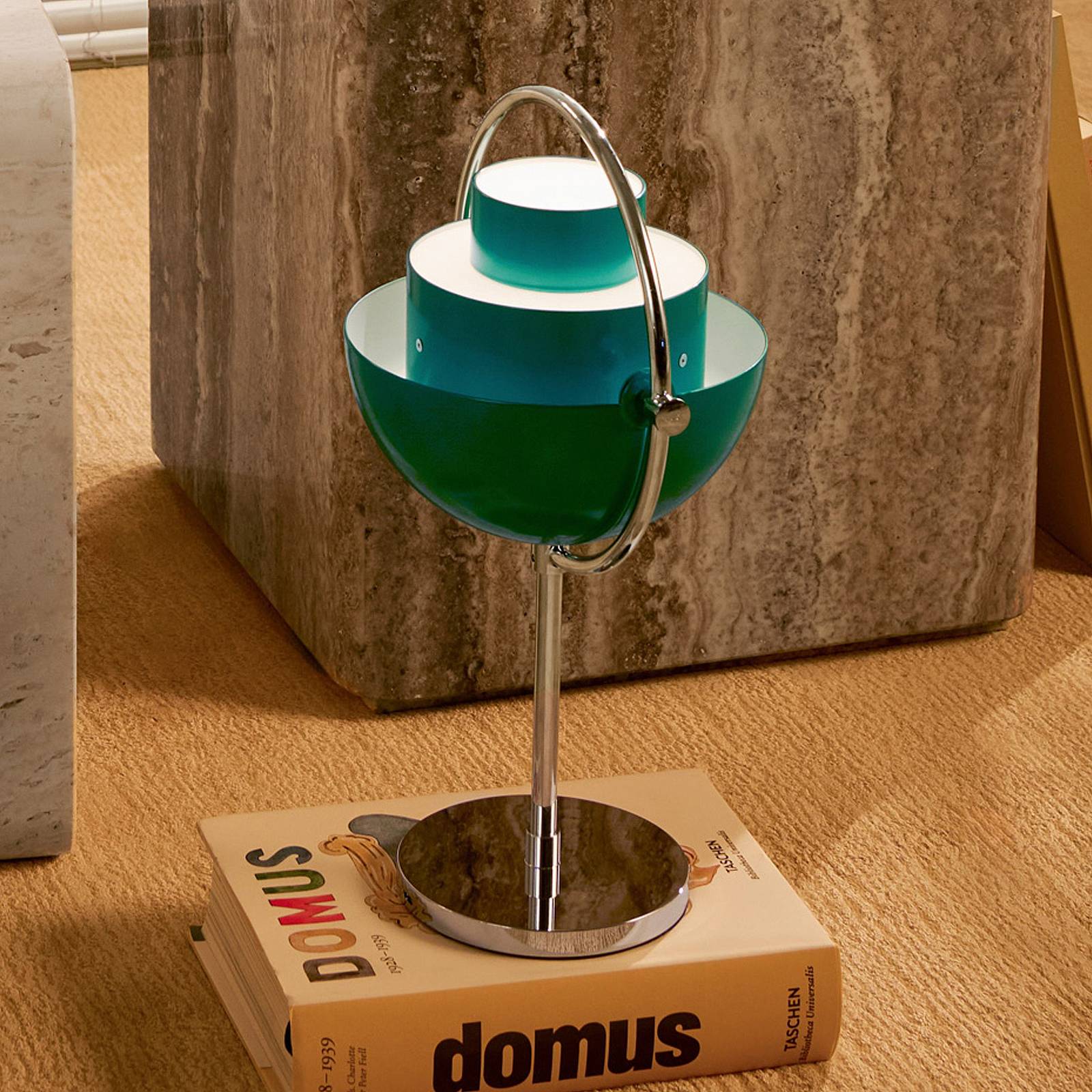 Gubi Akumulatorowa lampa stołowa Multi-Lite, chrom/niebiesko-zielona, wys. 30 cm