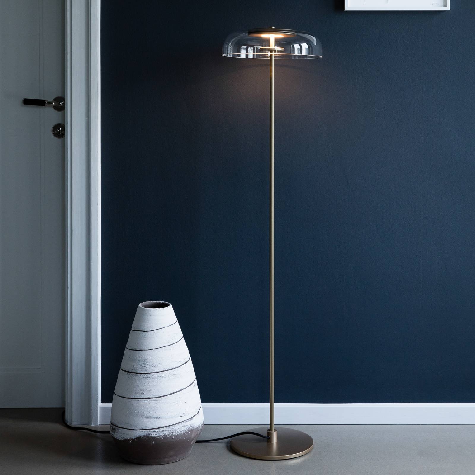 Nuura Blossi Floor Ø 29 LED-gulvlampe guld/klar