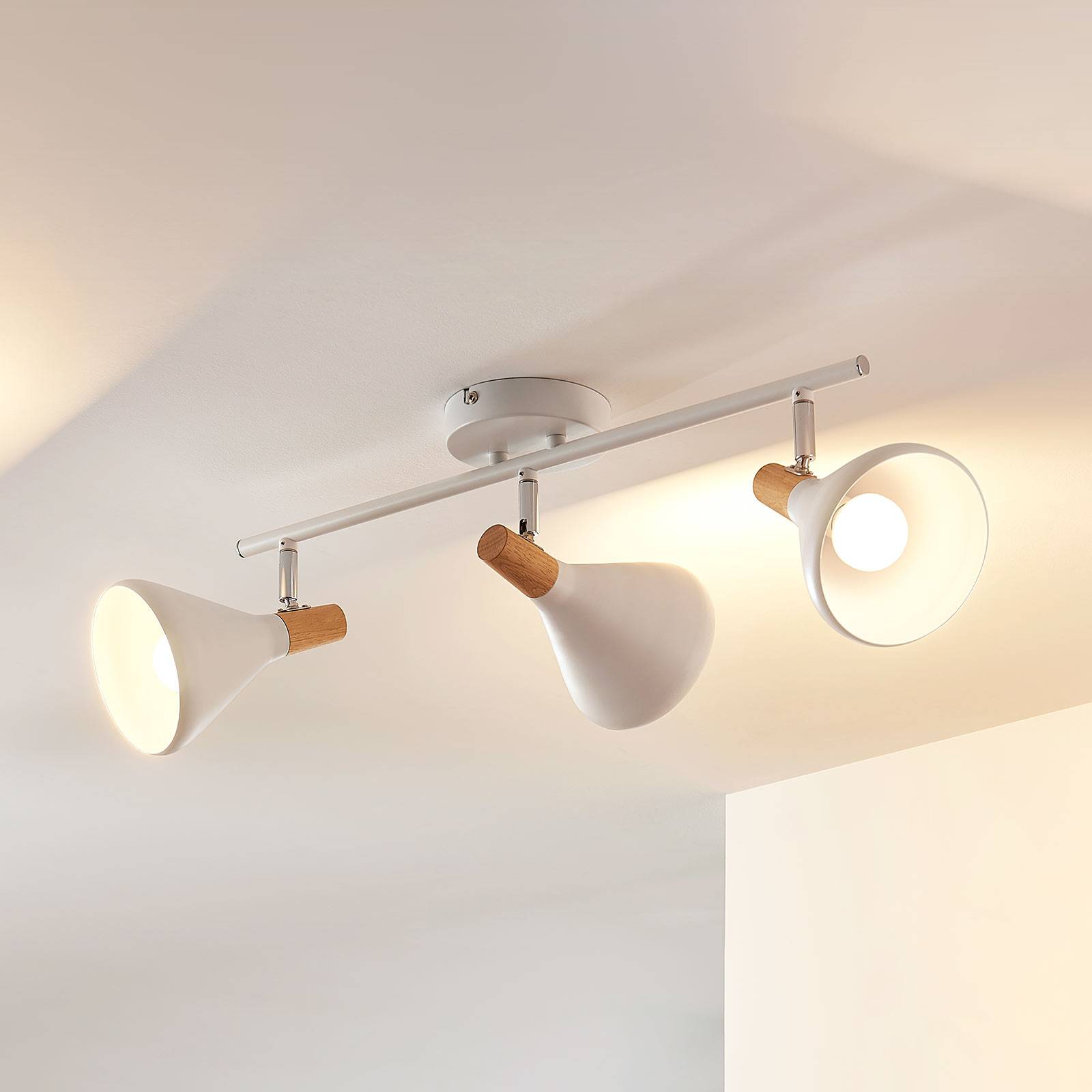 Arina – 3-punktowa, biała lampa sufitowa LED