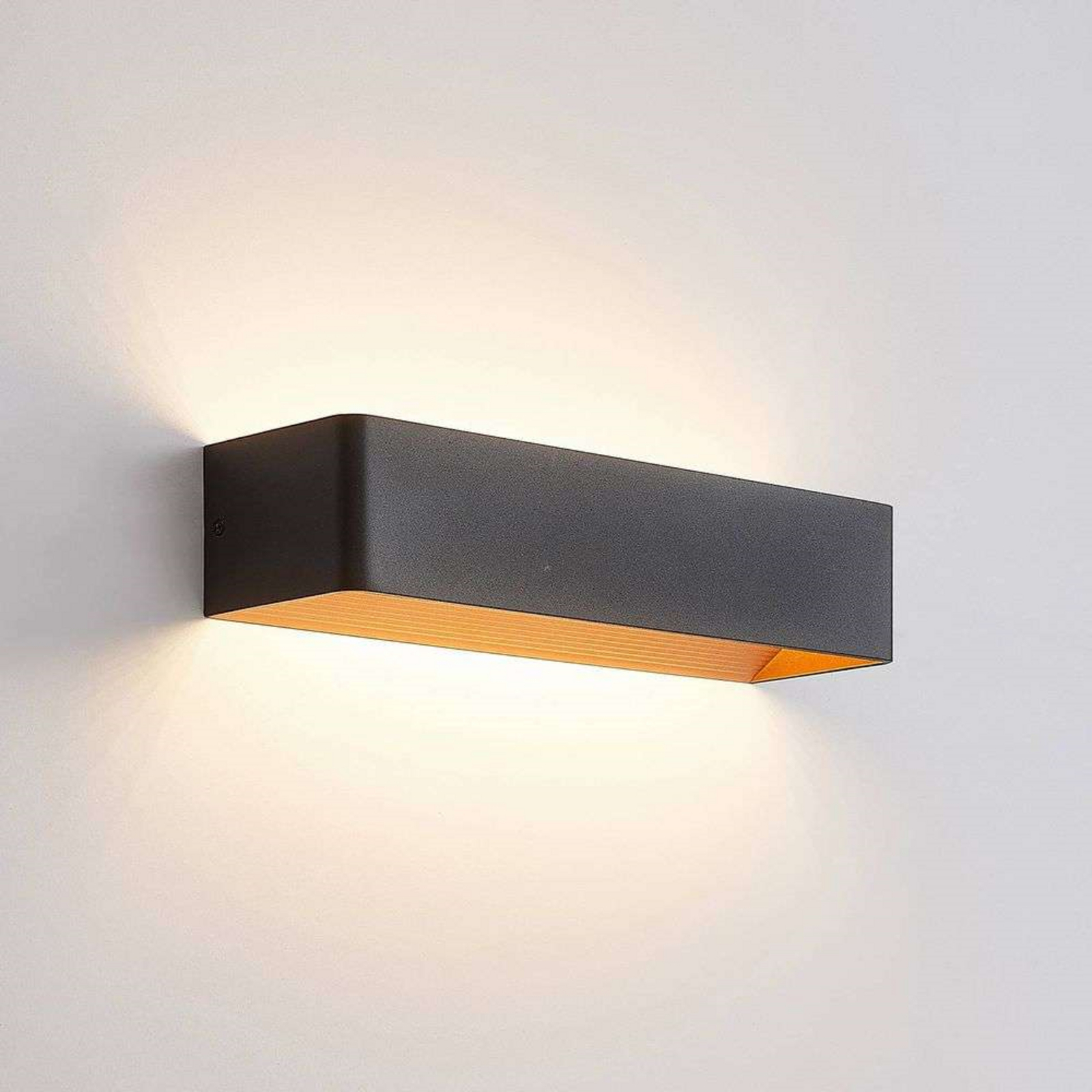 Karam LED Vägglampa W36,5 Black/Gold - Arcchio