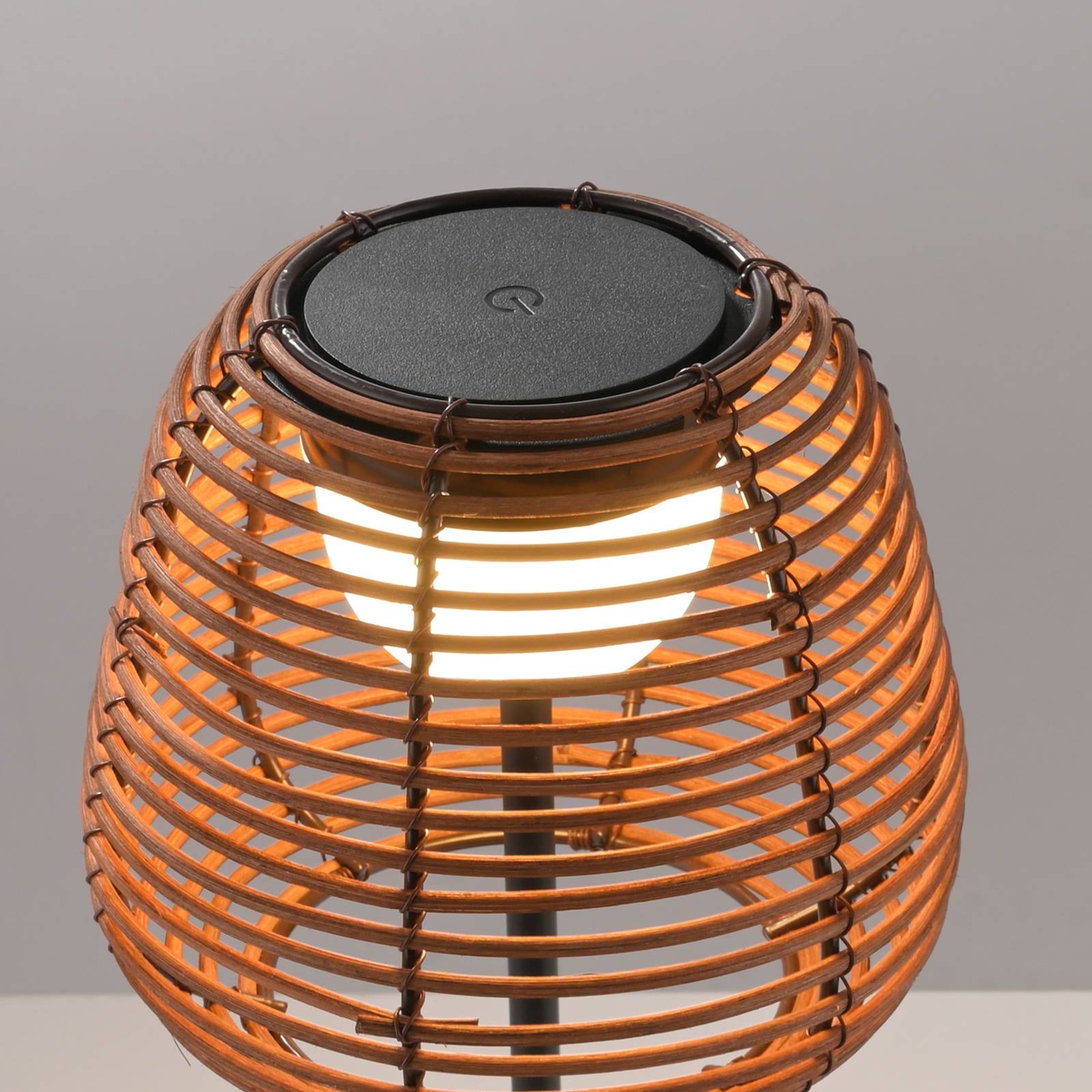 JUST LIGHT. Akumulatorowa lampa stołowa LED Askia, rattan, IP54 Touchdim