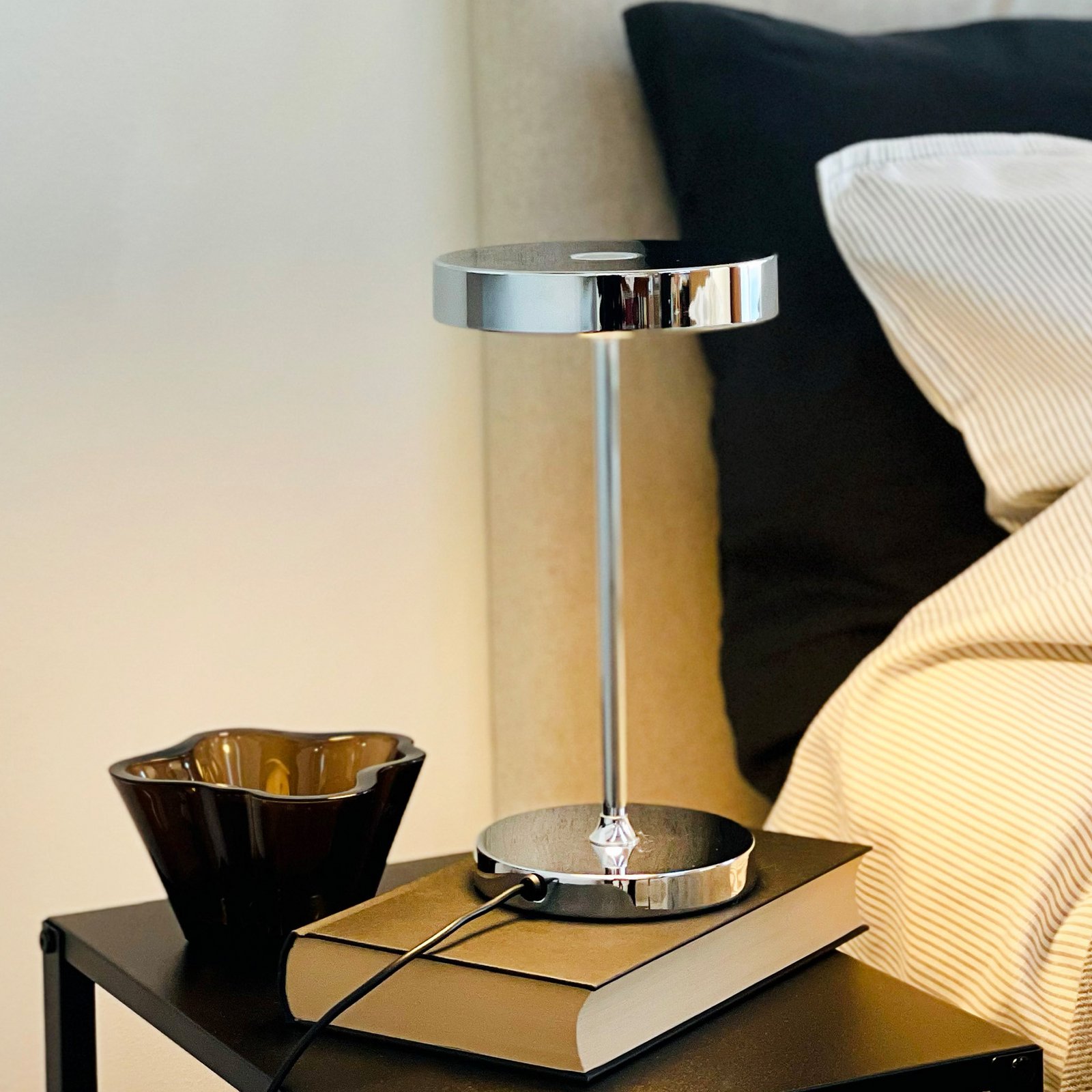 Lampe à poser LED Starlight, chrome, hauteur 26 cm - Dyberg Larsen Lampe à poser LED Starlight, chrome, hauteur 26 cm - Dyberg Larsen