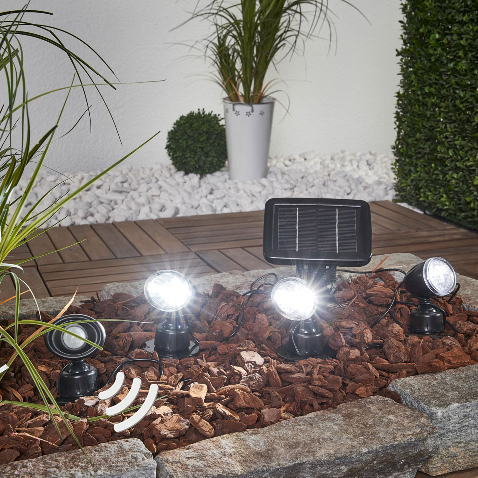 Esotec Trio PIR solar spotlight in 3-piece set, Plastic, 0.25 W, energy efficiency: A+, L: 14.5 cm, W: 10.5 cm, H: 3 cm