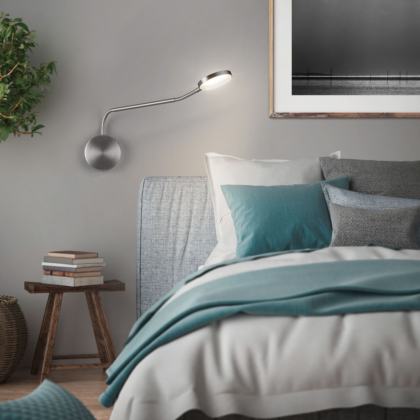 LED sienas lampa „Thea-W“, žestu vadība, niķeļa apdare, izvirzījums 60 cm