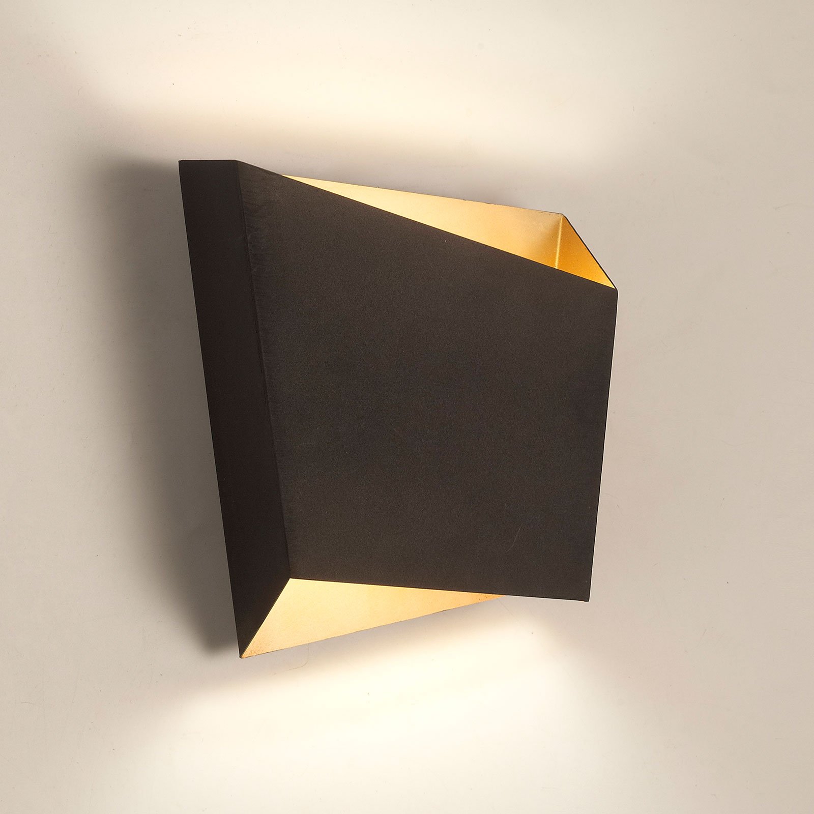 Asimetric wall light made of steel
