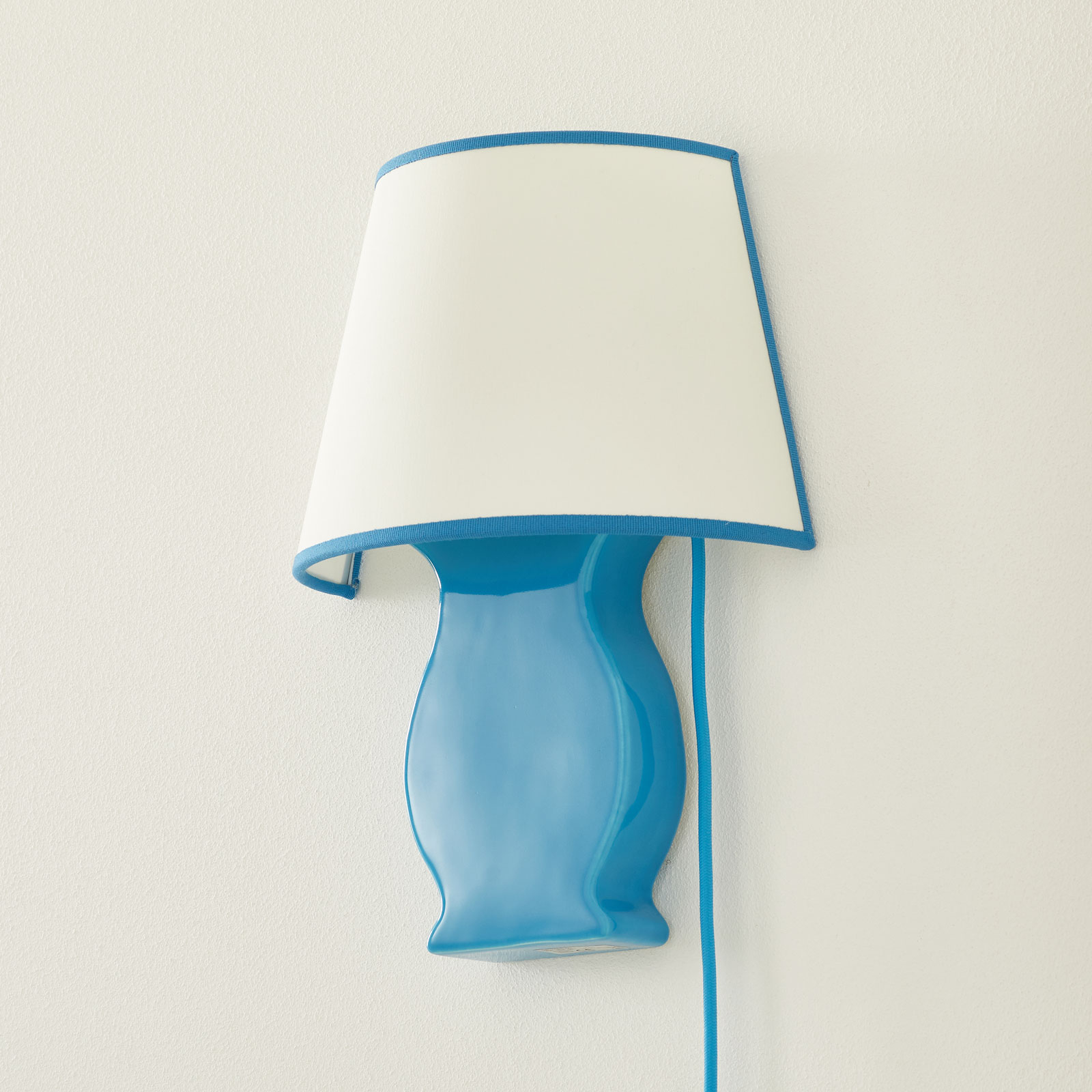 Keramiek-wandlamp A184 met stoffen kap, blauw