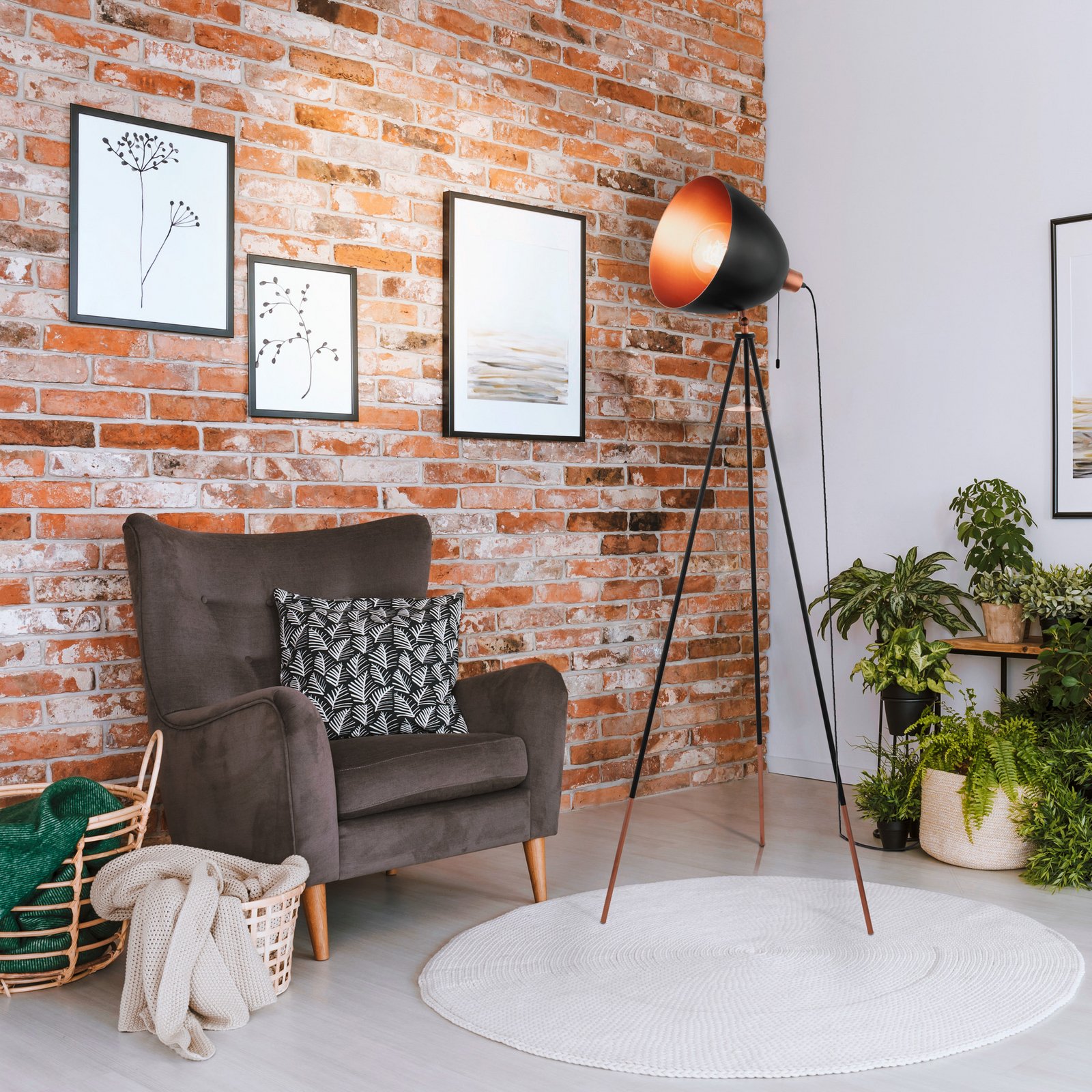 Golvlampa Chester i svart/koppar