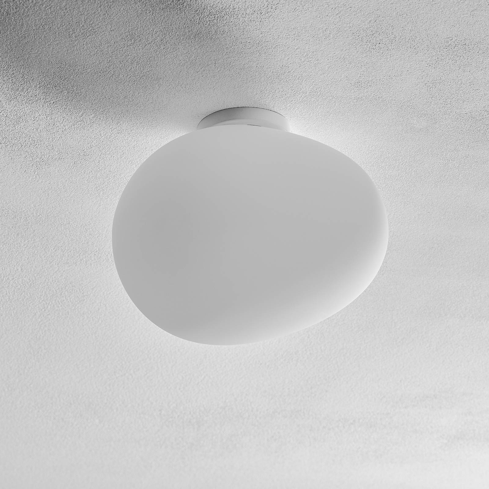 Levně Foscarini Gregg mediální skleněná stropní lampa, 27 cm