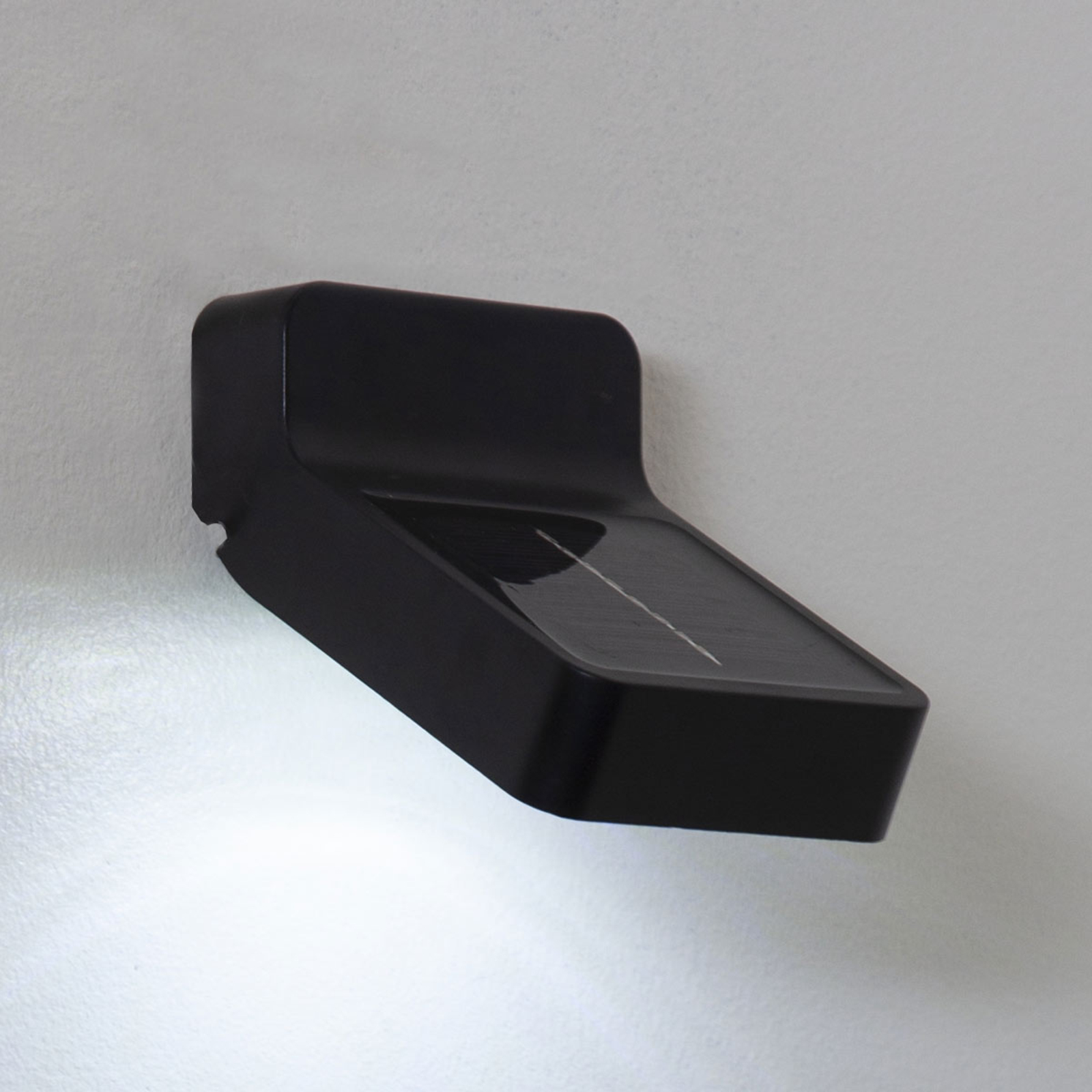 Solcelledrevet LED-vegglampe Wally skumringssensor