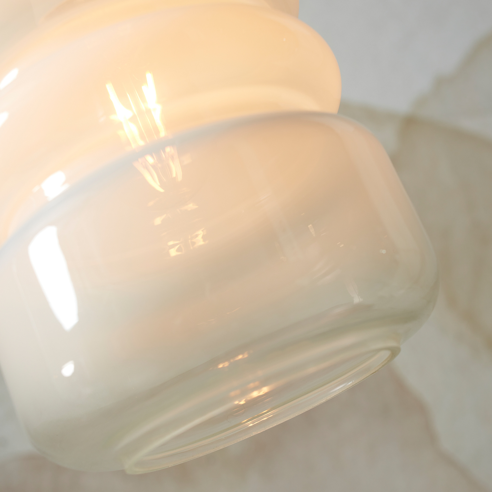 Става въпрос за RoMi висяща лампа Verona, млечнобяла, Ø 15 cm