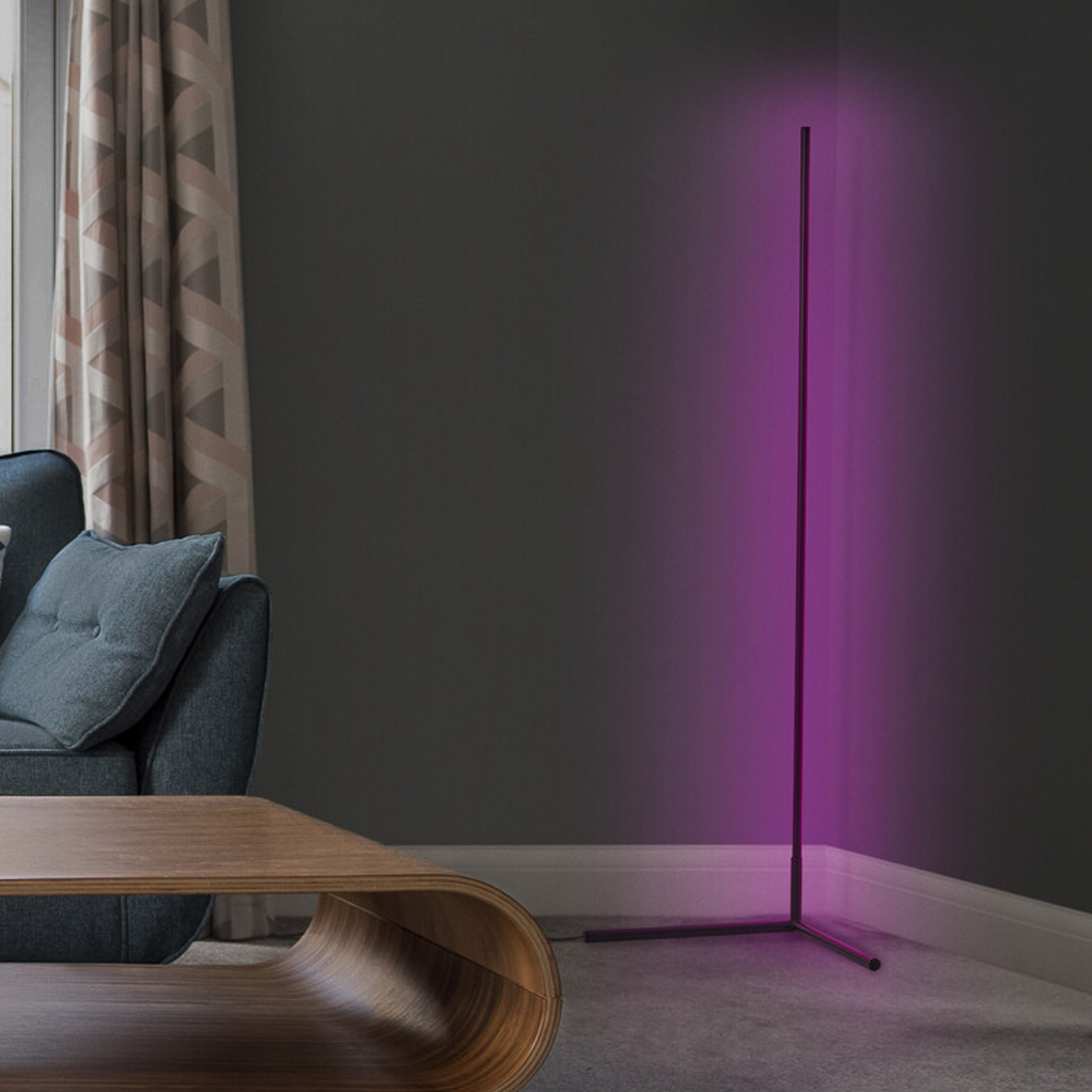 LEDVANCE SMART+ WiFi Floor Corner nero 140cm