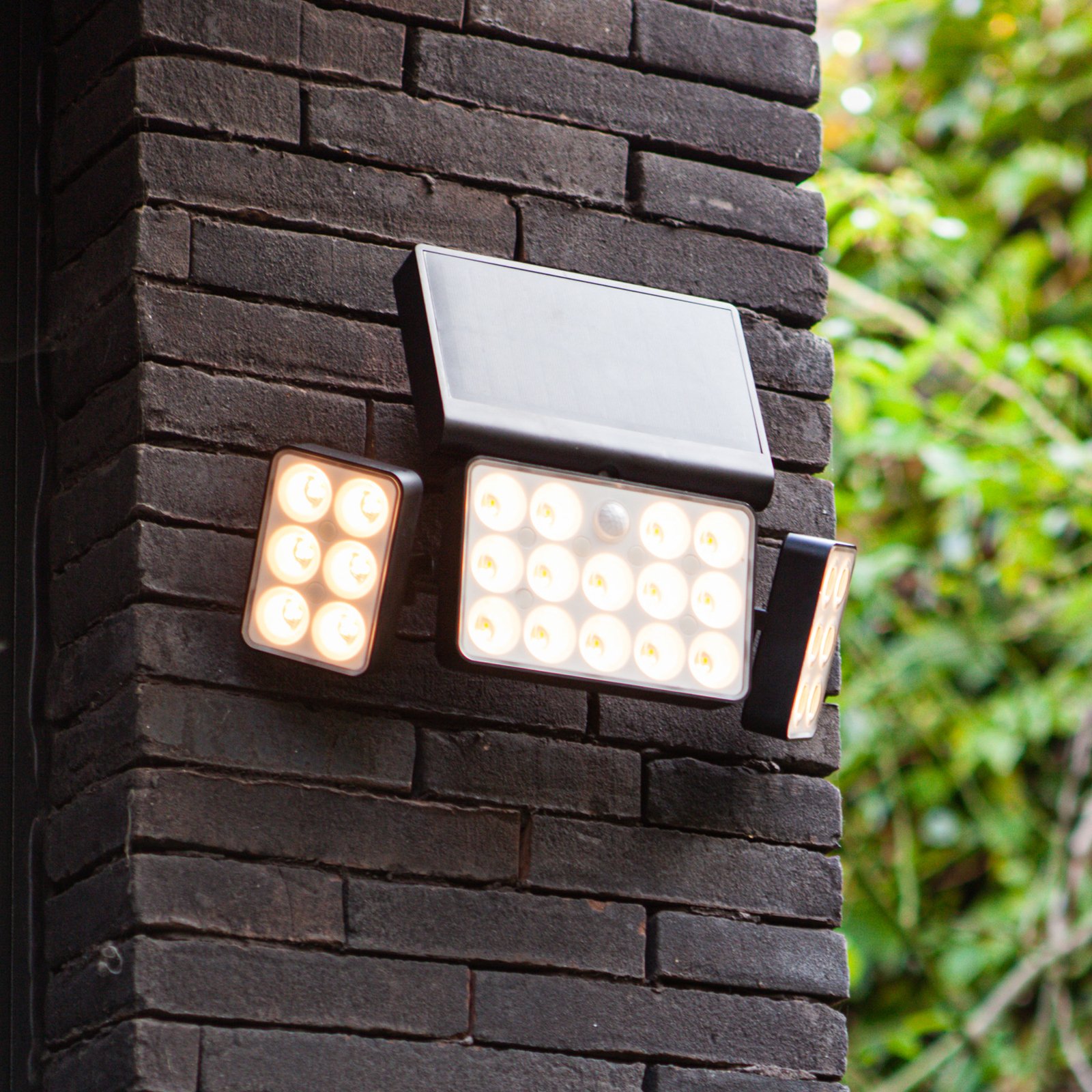 LED-solcellsutomhusvägglampa Tuda, 32,1 cm