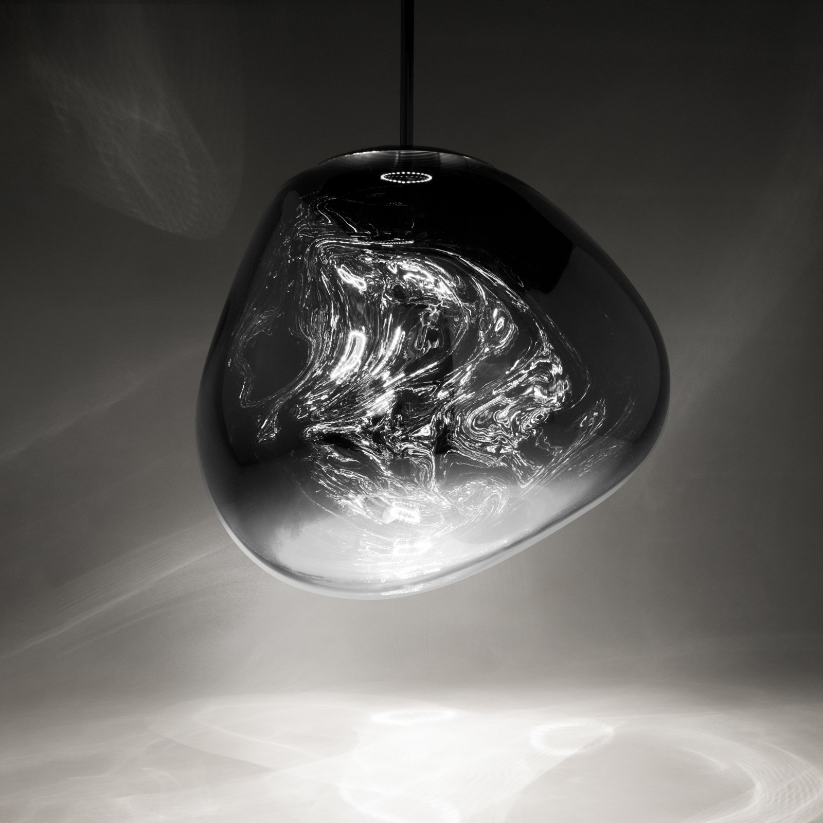 Melt LED-Hängelampe, Ø 50 cm, rauchgrau - Tom Dixon Melt LED-Hängelampe, Ø 50 cm, rauchgrau - Tom Dixon