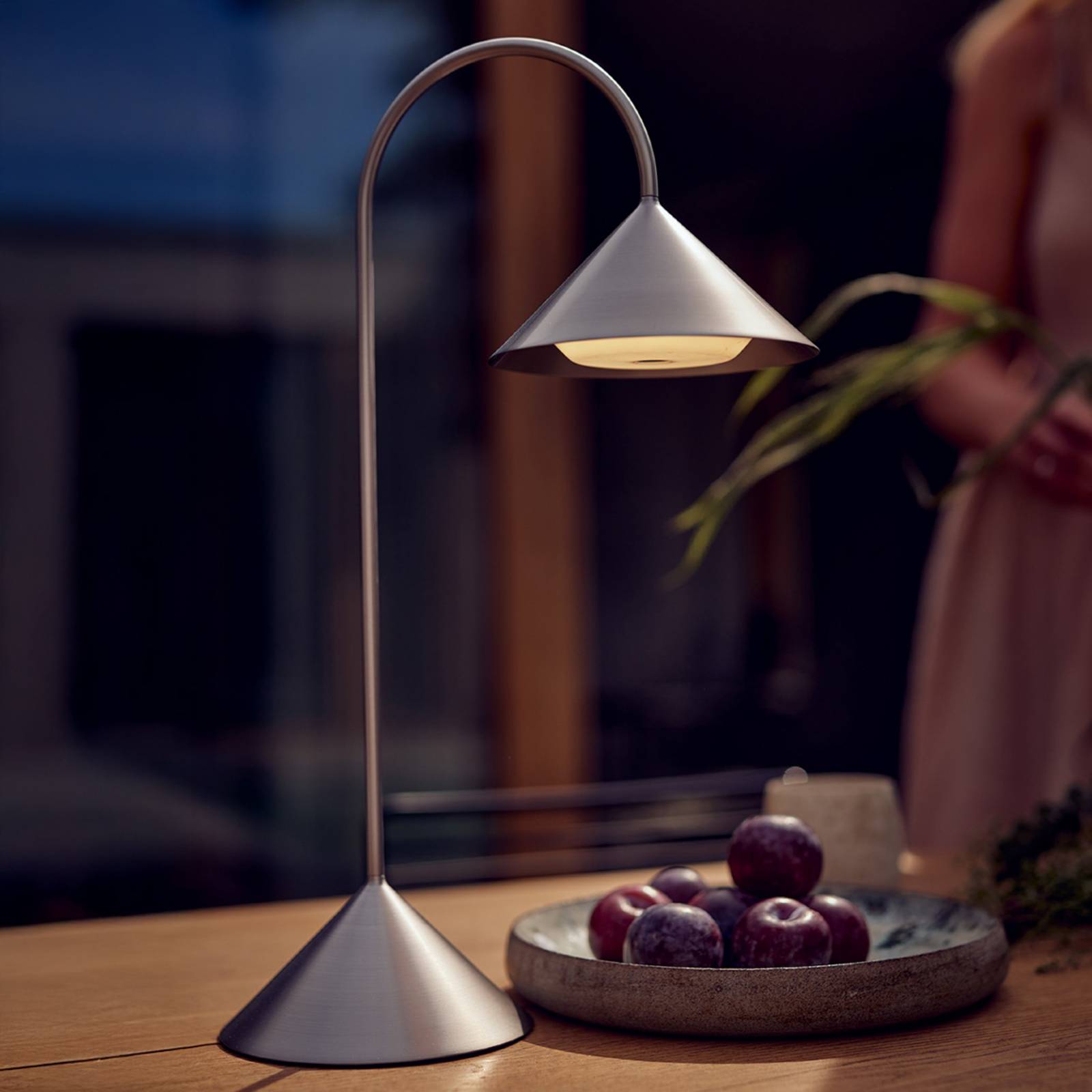 Lampe à poser LED rechargeable FRANDSEN Grasp, acier inoxydable, hauteur 47 cm