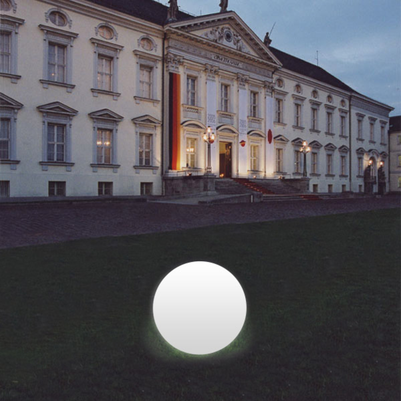 Epstein Snowball Globe Lamp, White, Aluminium Base 40 cm, Dimensionally stable and resilient polyethylene, aluminium, E27, 40 W, energy efficiency: A++