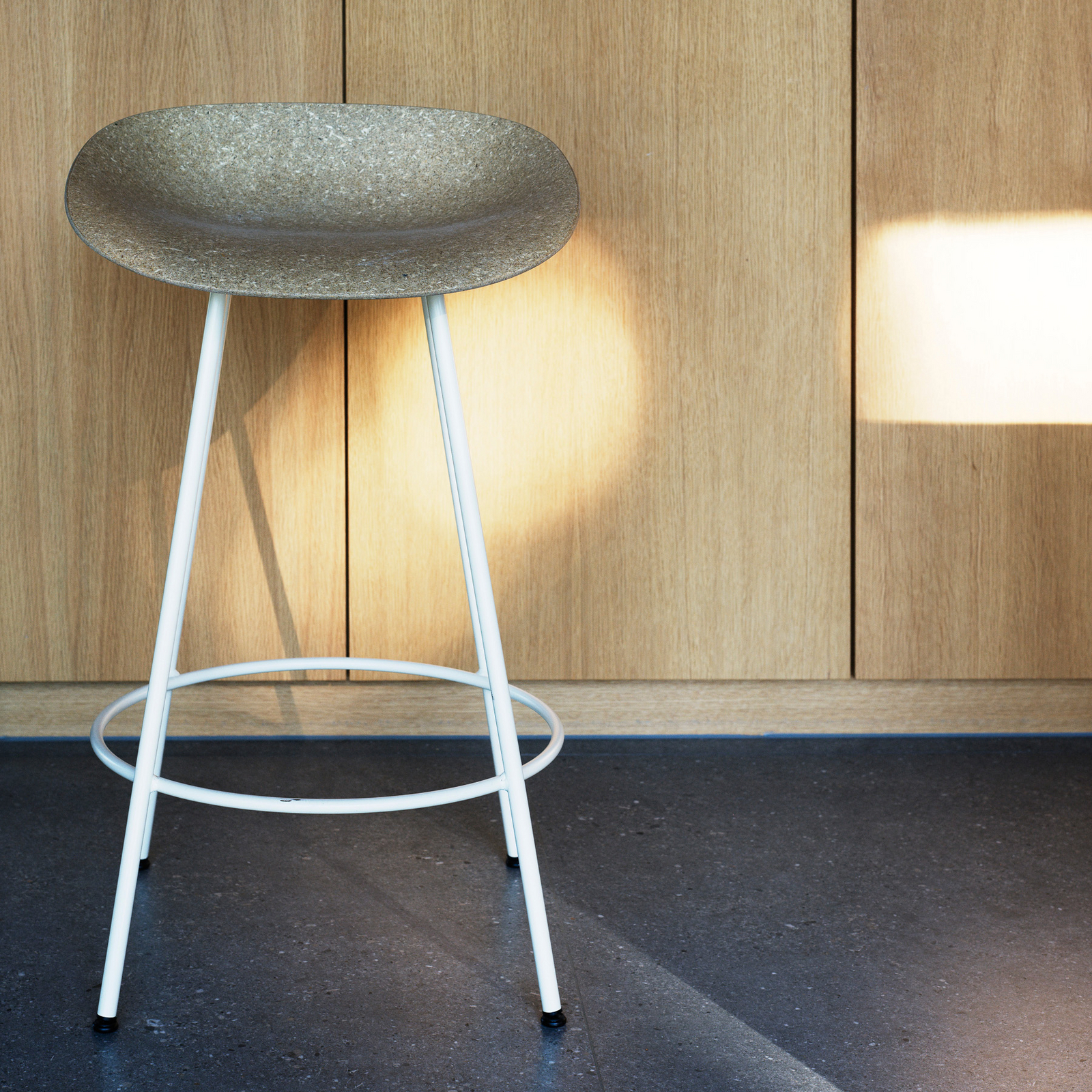 Baarituoli Mat, kermanvärinen, teräs, hamppu, korkeus 75 cm – Normann Copenhagen Baarituoli Mat, kermanvärinen, teräs, hamppu, korkeus 75 cm – Normann Copenhagen