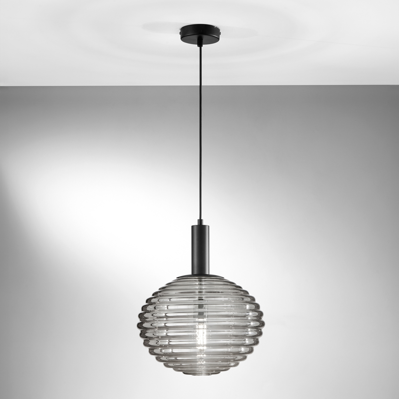 Lampă suspendată Ripple, negru/gri fumuriu, Ø 32 cm