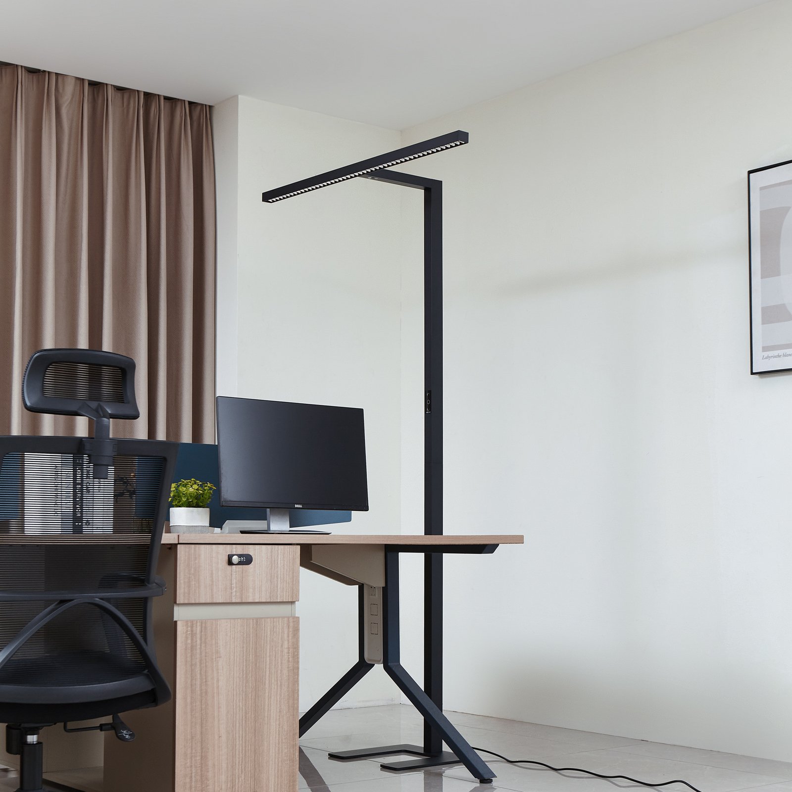 Arcchio LED-Büro-Stehlampe Jolinda, T-Form, schwarz, 4.000 K