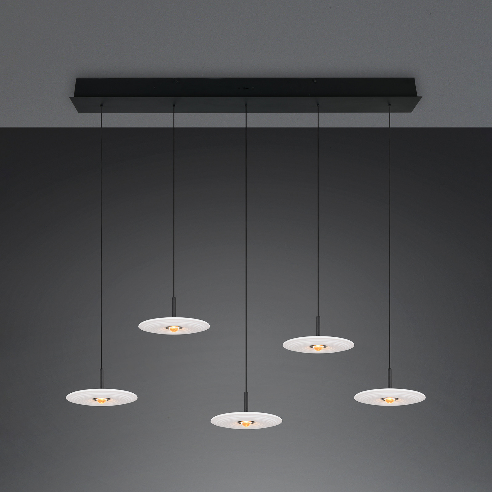 Trio Lighting LED висяща лампа „Sirena“, бяла, дължина 104 см, стъкло, CCT, 5-лампова