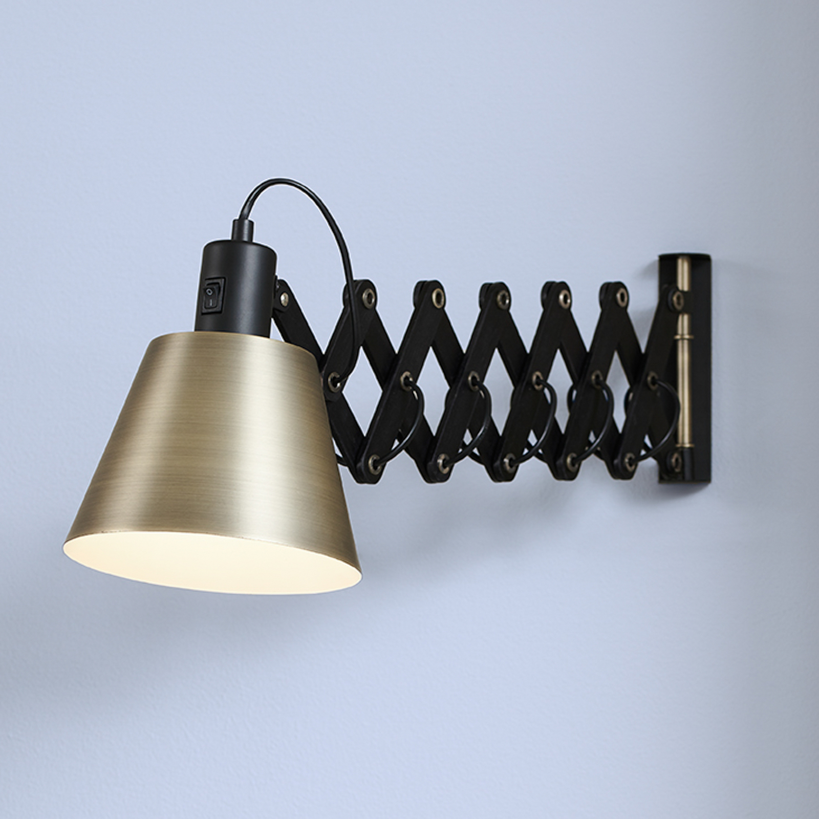 VINTAGE wall lamp, black/antique brass, Ø 18 cm - Halo Design VINTAGE wall lamp, black/antique brass, Ø 18 cm - Halo Design