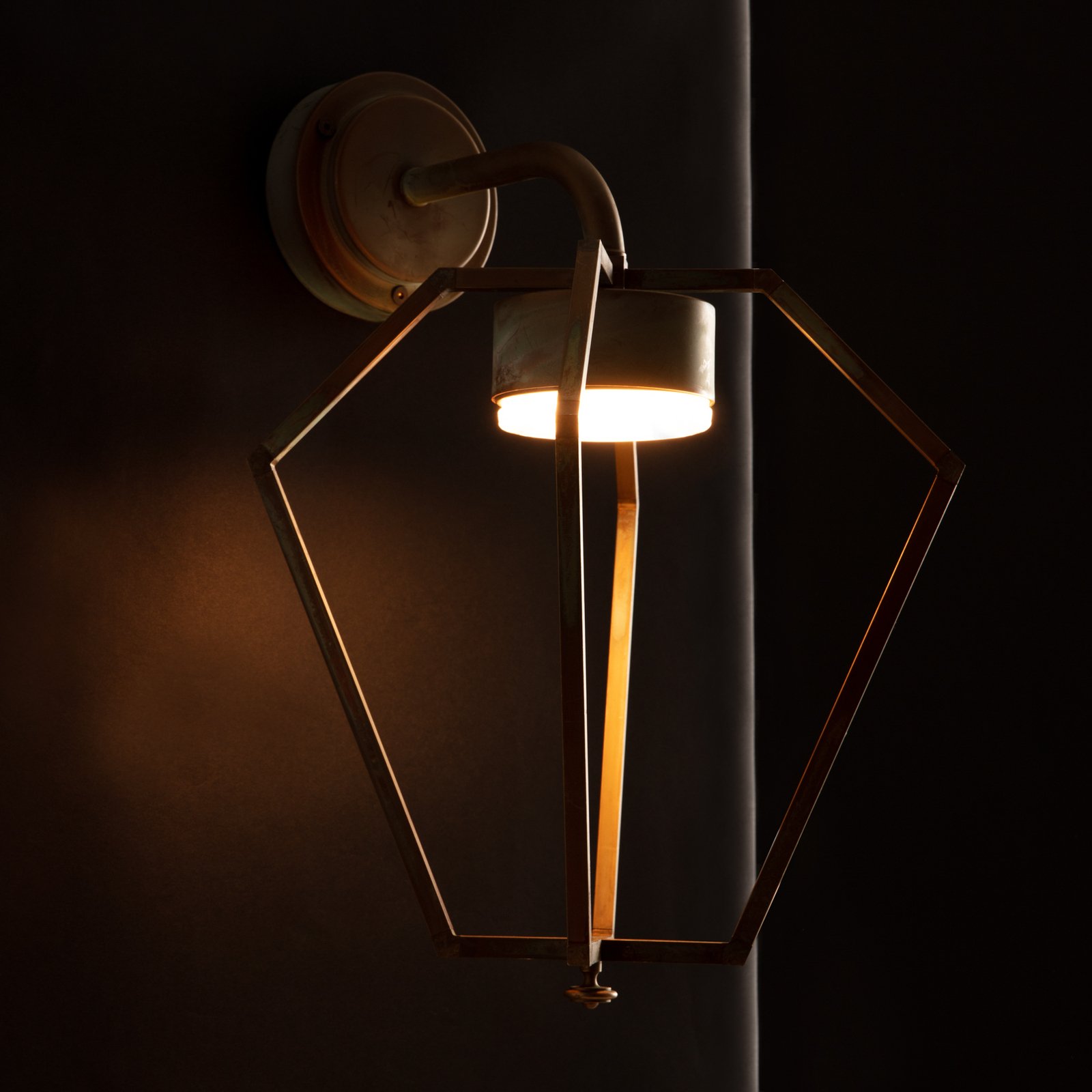 Gemstone LED външна стенна лампа, цвят античен месинг/опал