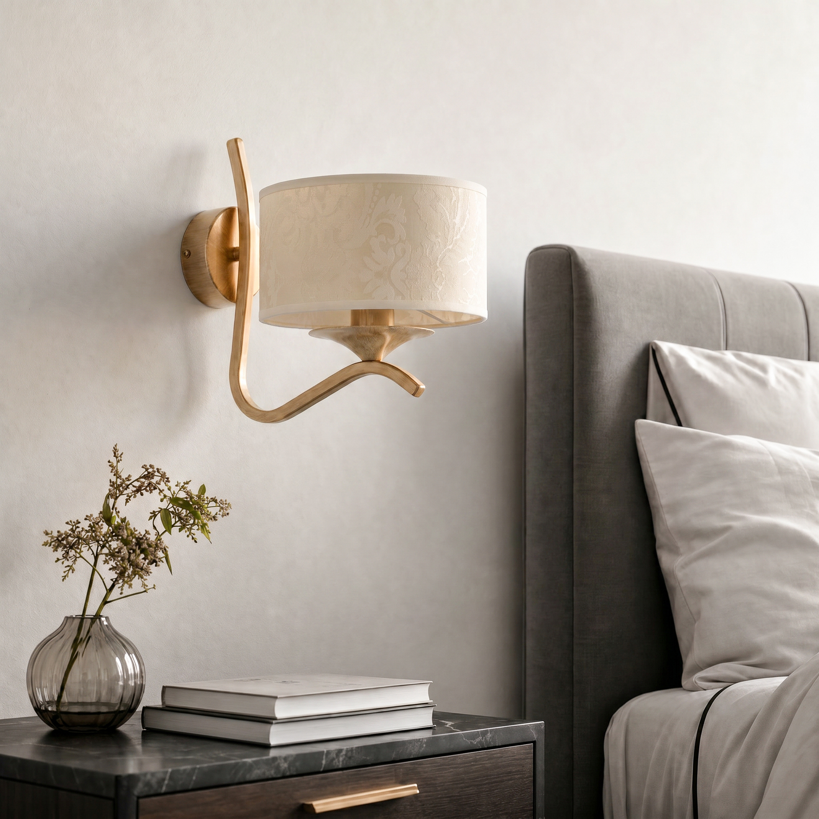 Kaszmir Ecrie -seinävalaisin, kulta/beige, teräs, tekstiili, E27 Kaszmir Ecrie -seinävalaisin, kulta/beige, teräs, tekstiili, E27