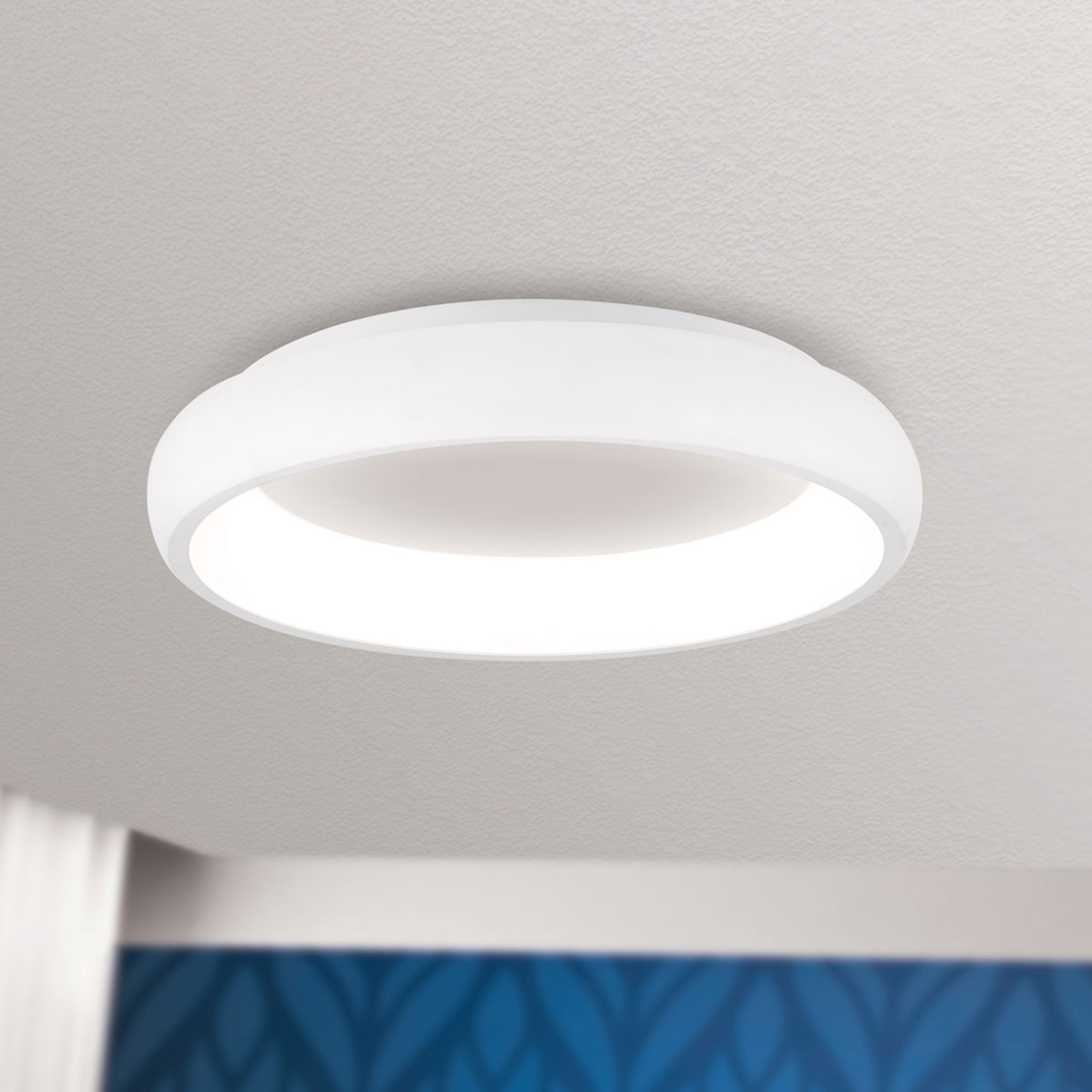LED-loftlampe Venur, udgang til lyset indeni 41 cm