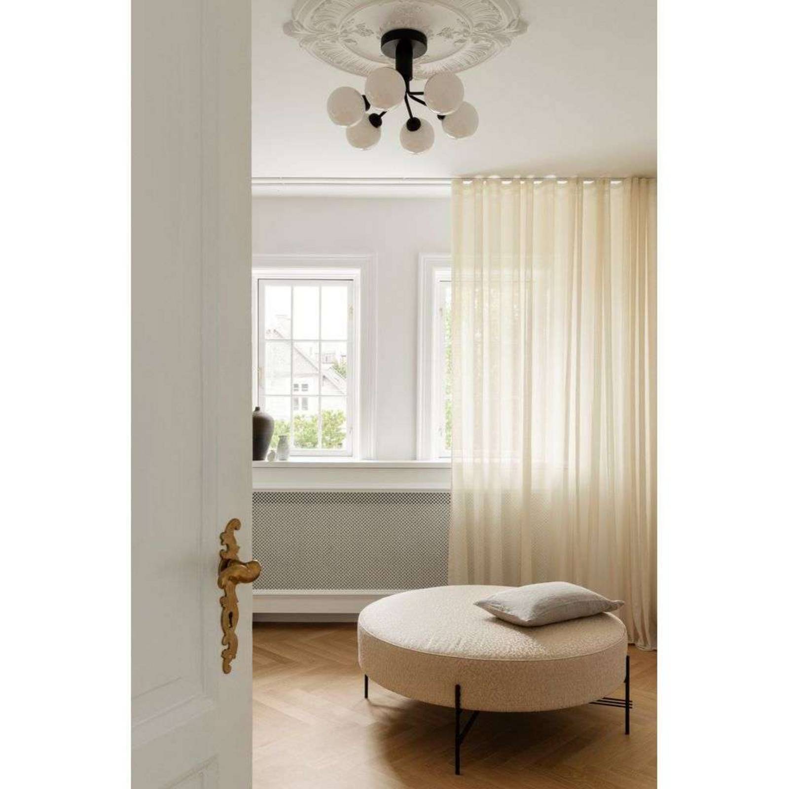 Lampa sufitowa Nuura Apiales 6, Ø 50 cm, czarna/opalowa