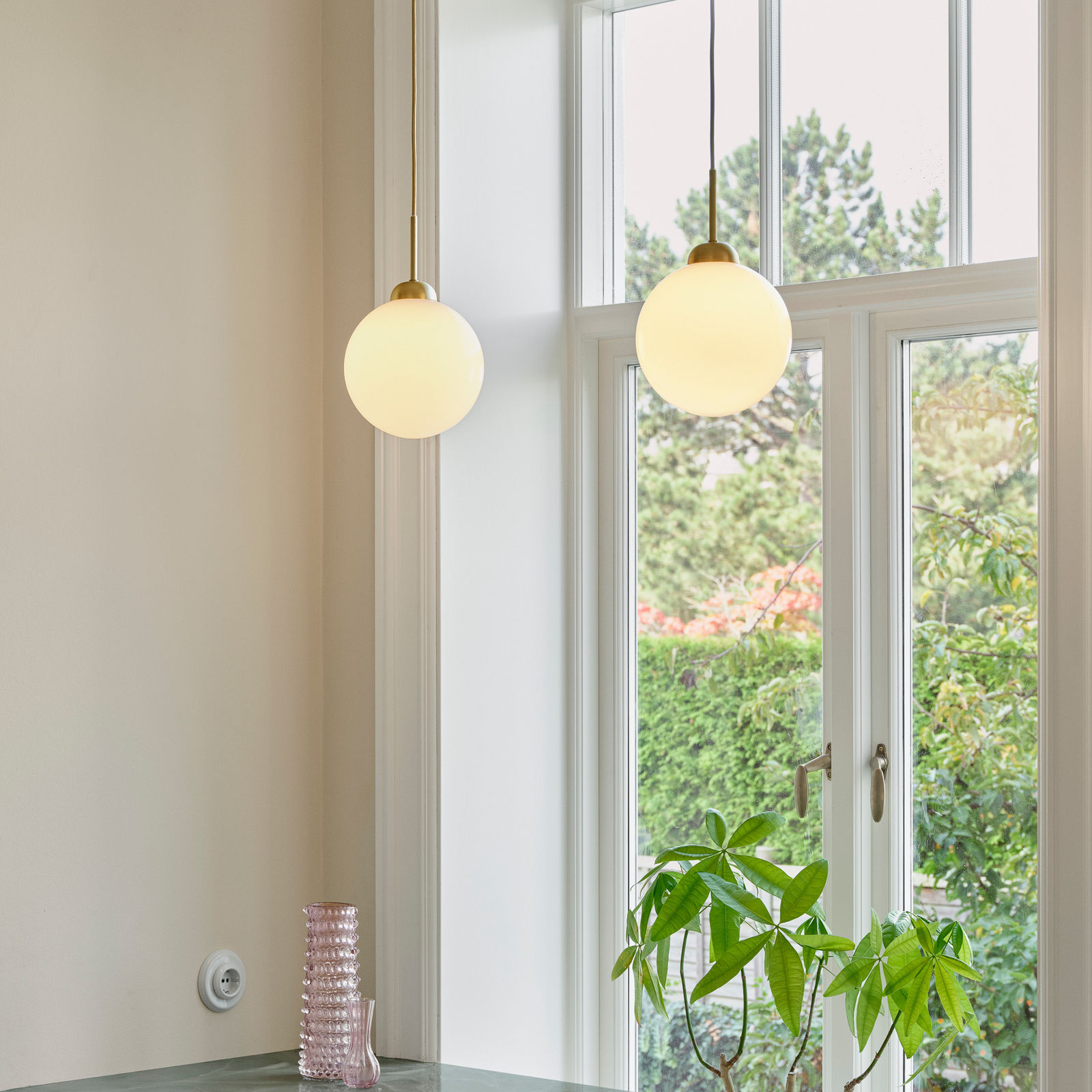 Nuura rippvalgustid Apiales 1 Large, Ø 20 cm, messing/opaalklaas