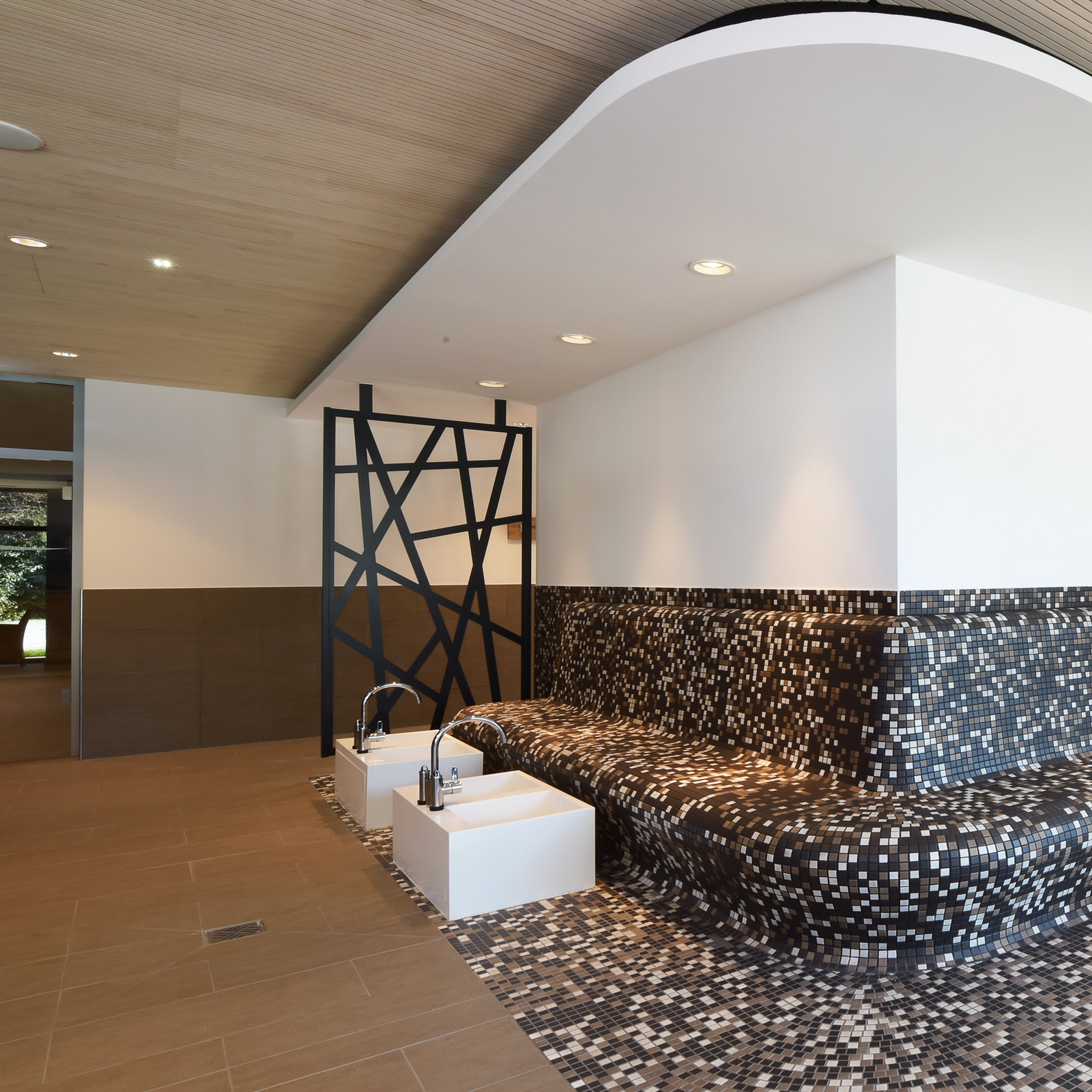 Toplo bela LED stropna svetilka COB130 18 W Toplo bela LED stropna svetilka COB130 18 W