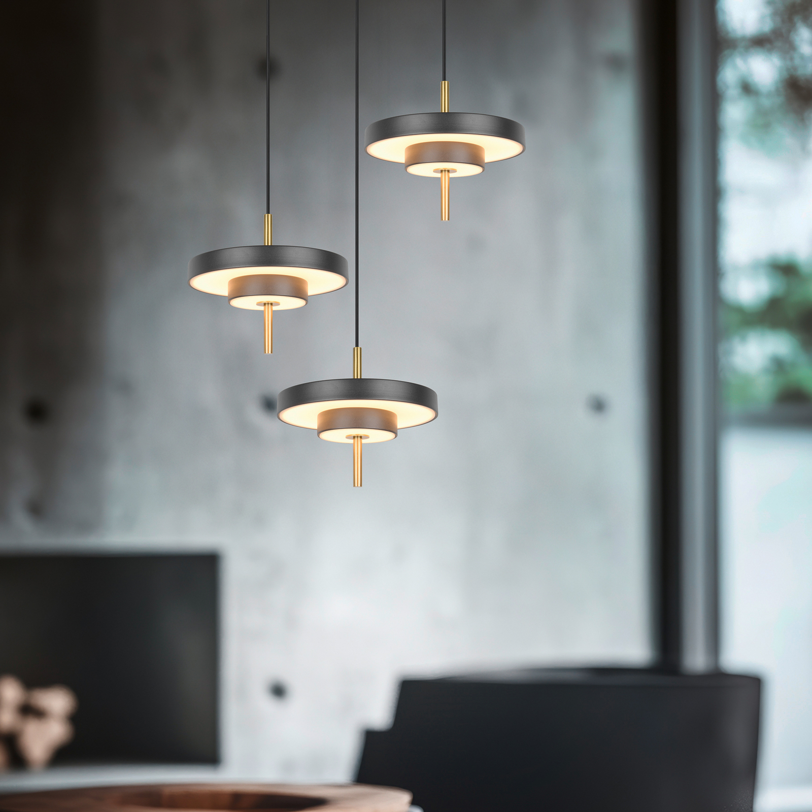 Candeeiro suspenso LED Keaton, preto/dourado Ø 45 cm CCT 3 lâmpadas. Candeeiro suspenso LED Keaton, preto/dourado Ø 45 cm CCT 3 lâmpadas.