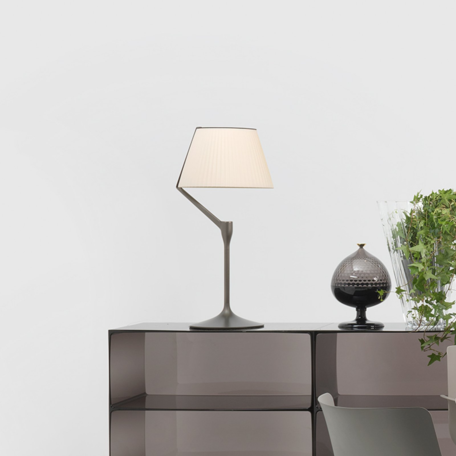 Stolná LED lampa Kartell Angelo Stone, titánová, stmievateľná