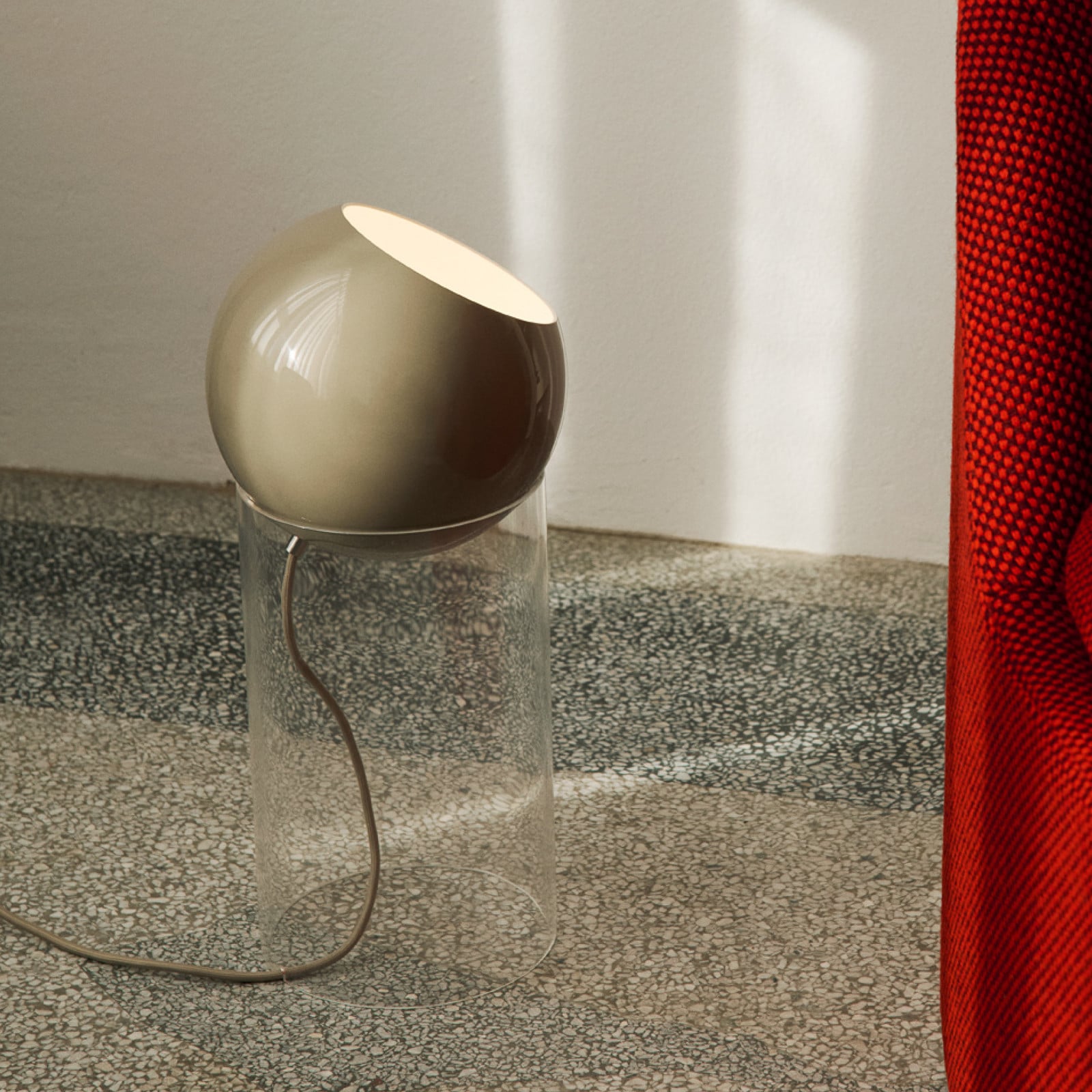 Topan VP14 Gulvlampe grå-beige E27 &Tradition - Stue - Design - Aluminium - Med én lyskilde
