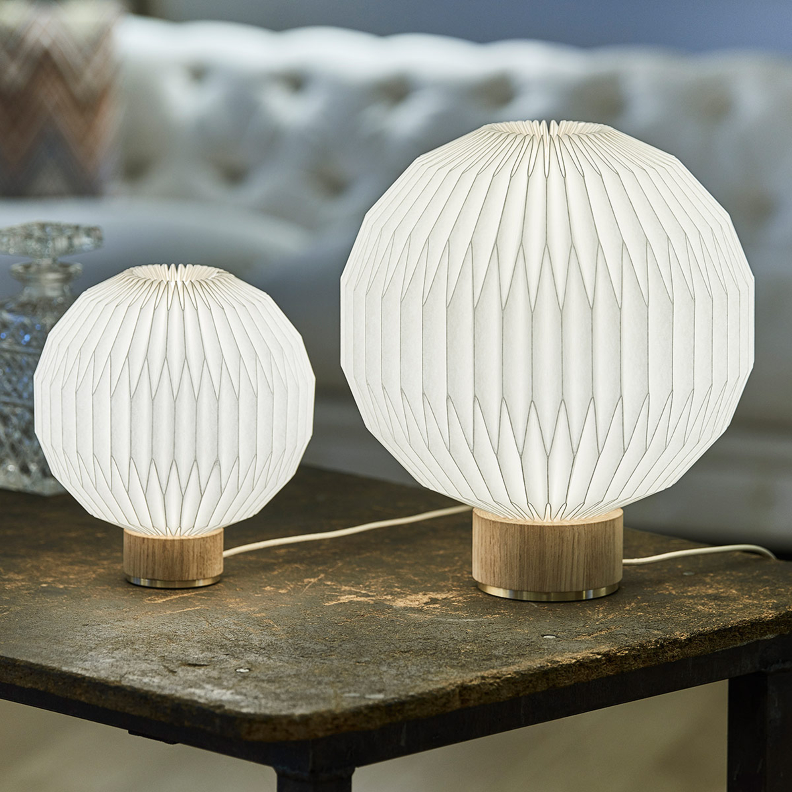 Lampada da tavolo LE KLINT 375 con paralume in plastica