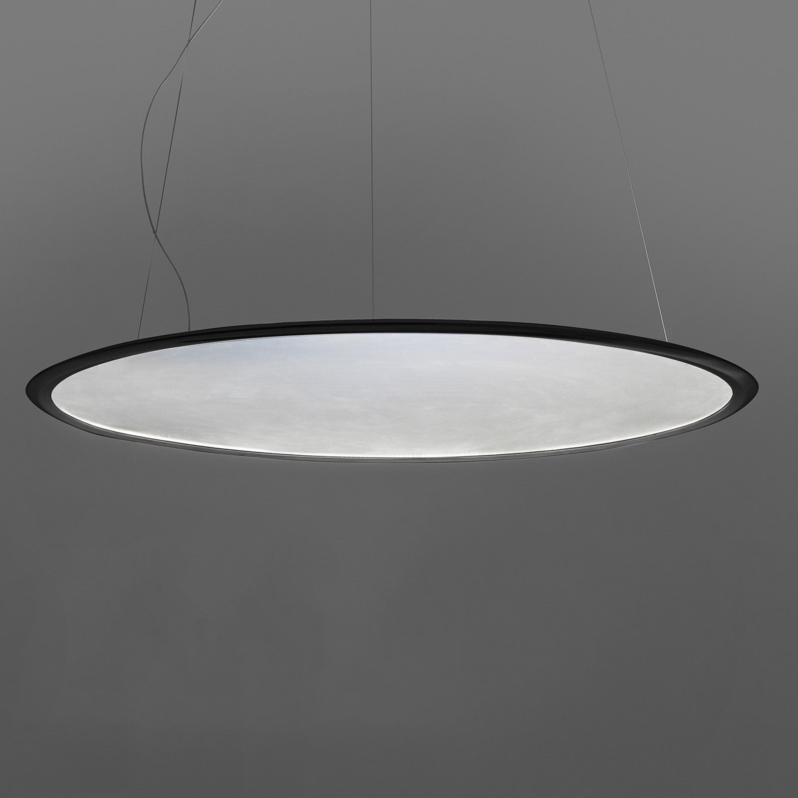 Závěsné světlo Artemide Discovery přes aplikaci black