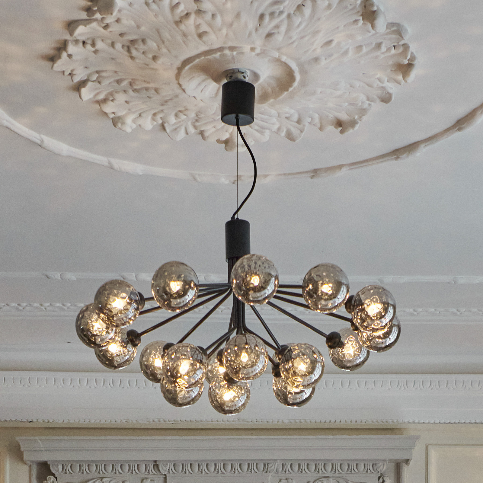 Apiales 18 Lustra Satin Melns/Optic Dūmi - Nuura Apiales 18 Lustra Satin Melns/Optic Dūmi - Nuura