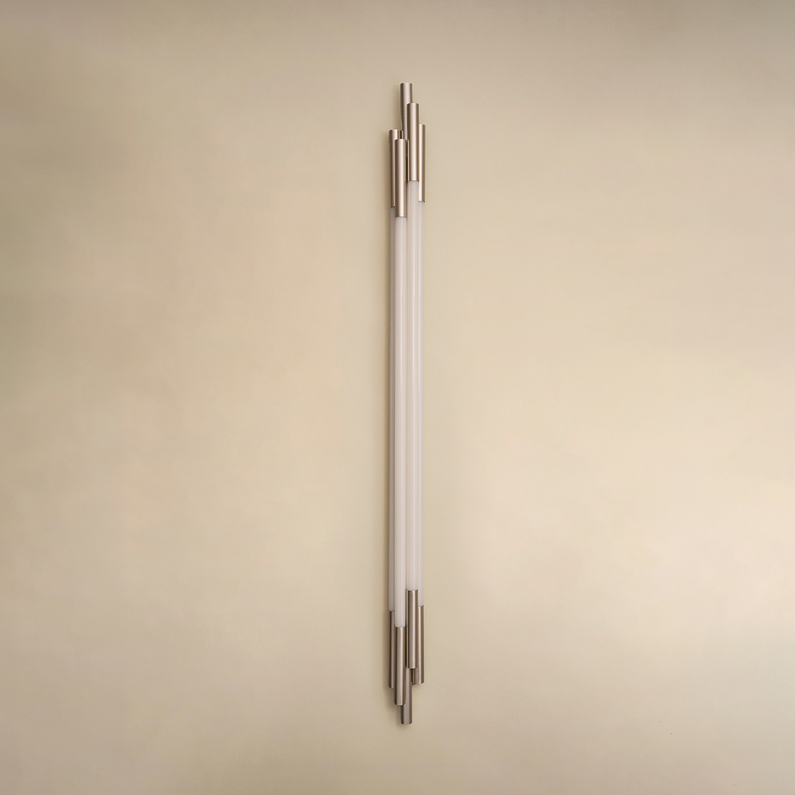 Applique a LED ORG, altezza 150 cm, color nichel, 2400 K - DCW Applique a LED ORG, altezza 150 cm, color nichel, 2400 K - DCW