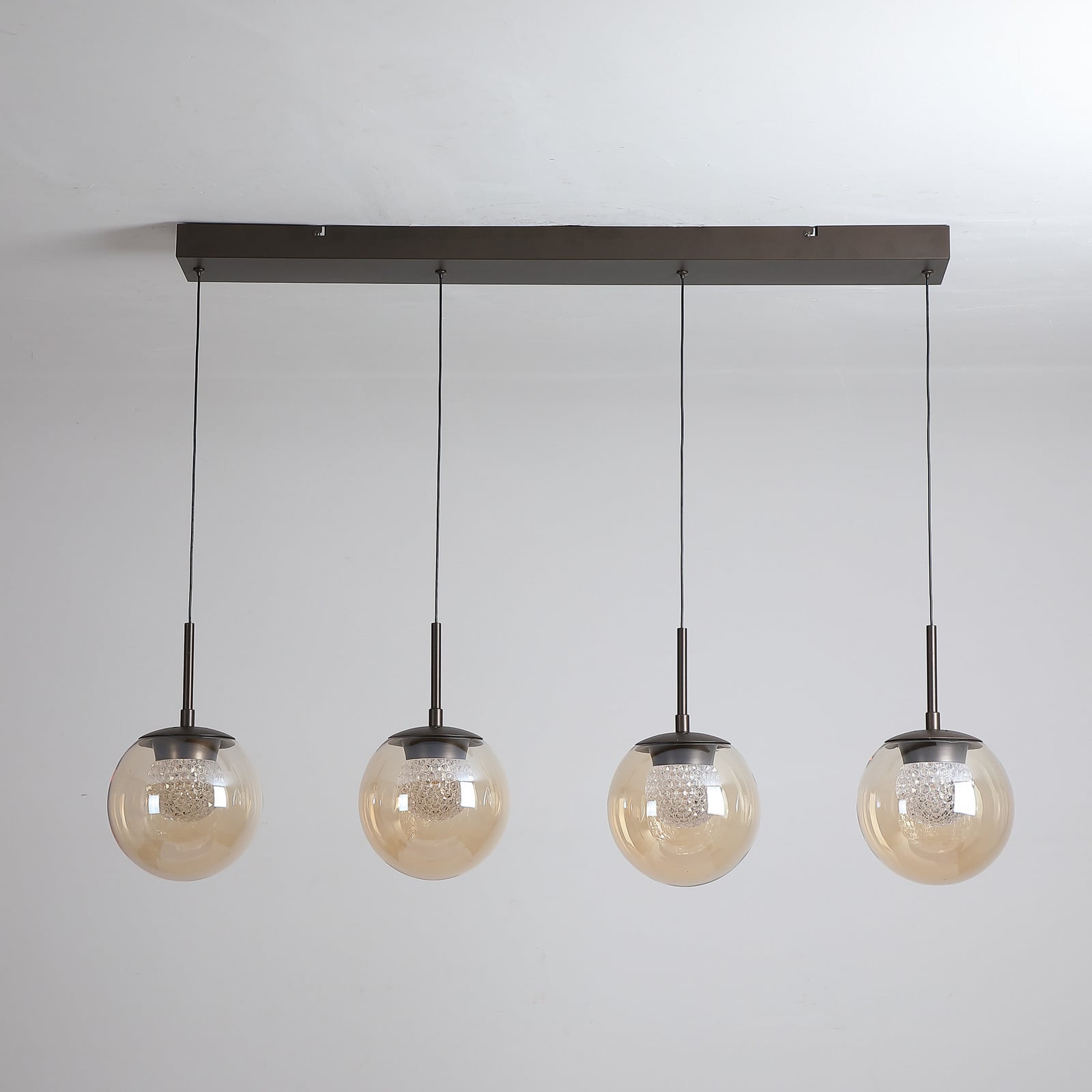 LED-Hängeleuchte Solis, 4-fl. lang, bronze, Glas, 2.700 K LED-Hängeleuchte Solis, 4-fl. lang, bronze, Glas, 2.700 K