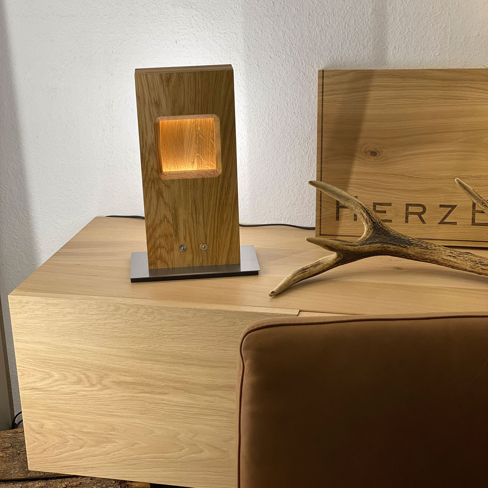 HerzBlut Pan LED table lamp, oiled oak, dimmable