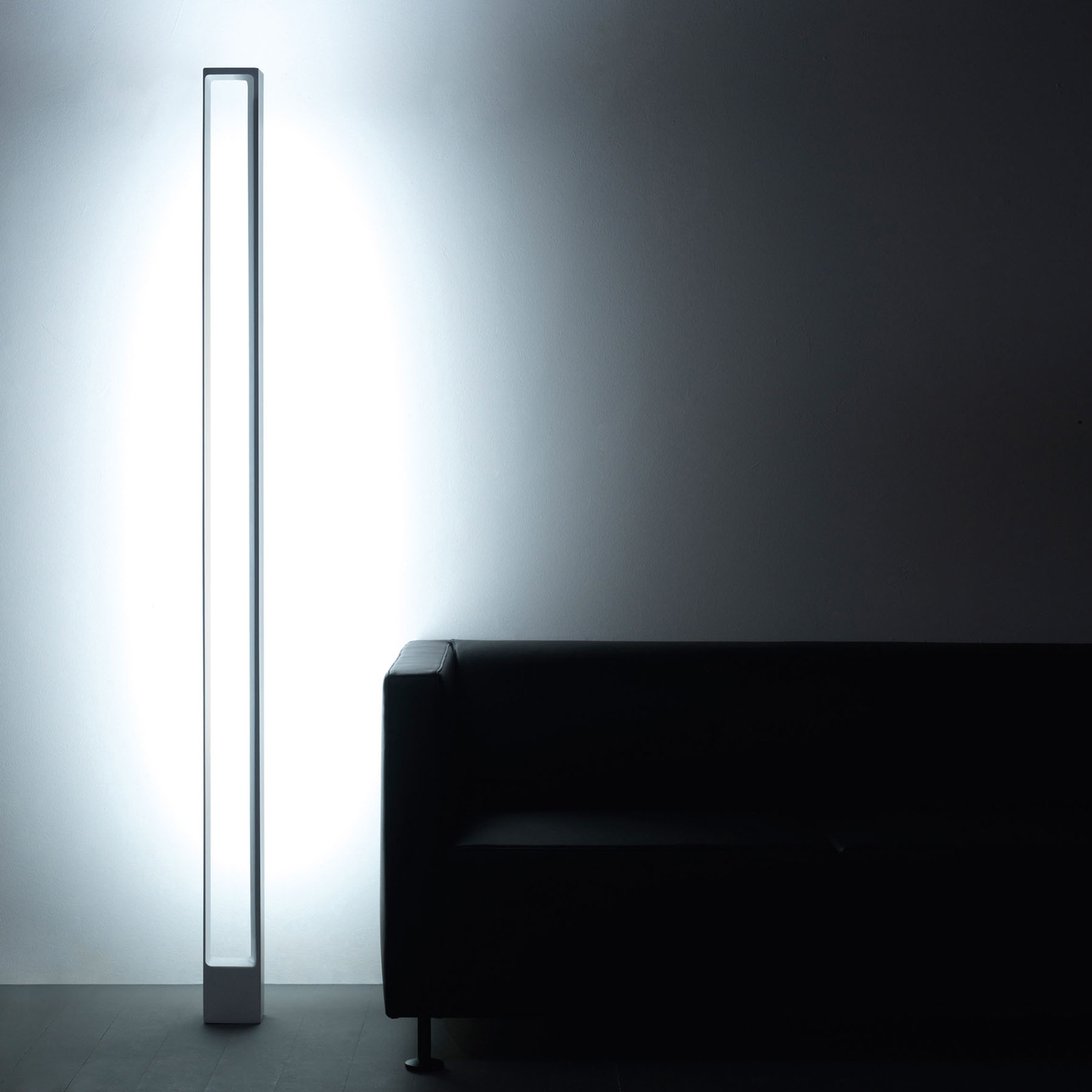 NEMO Tru Lámpara de pie LED 2.700 K, lacada en blanco