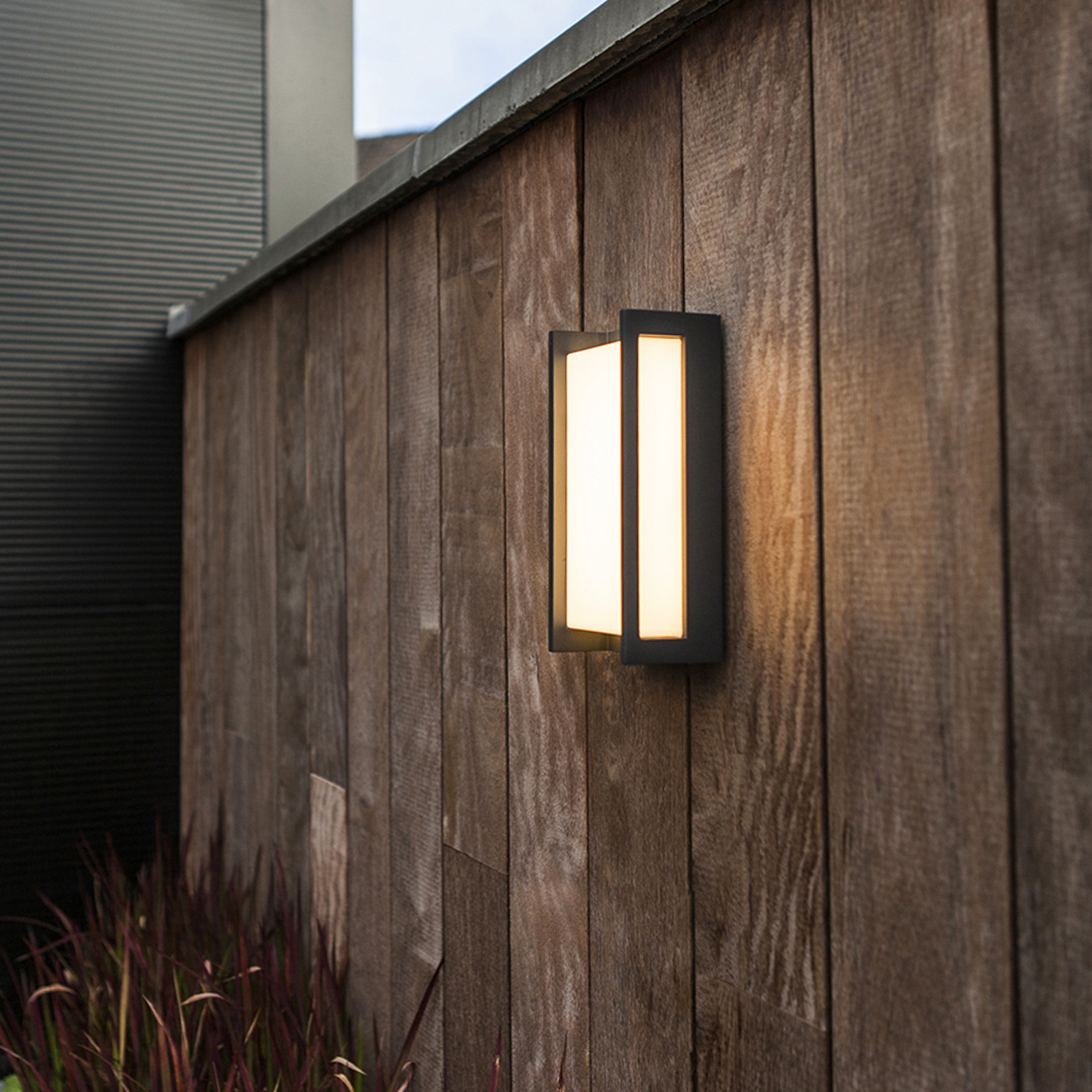 LED-Smart-Außenwandlampe QUBO, dunkelgrau 22 cm IP54 RGB CCT