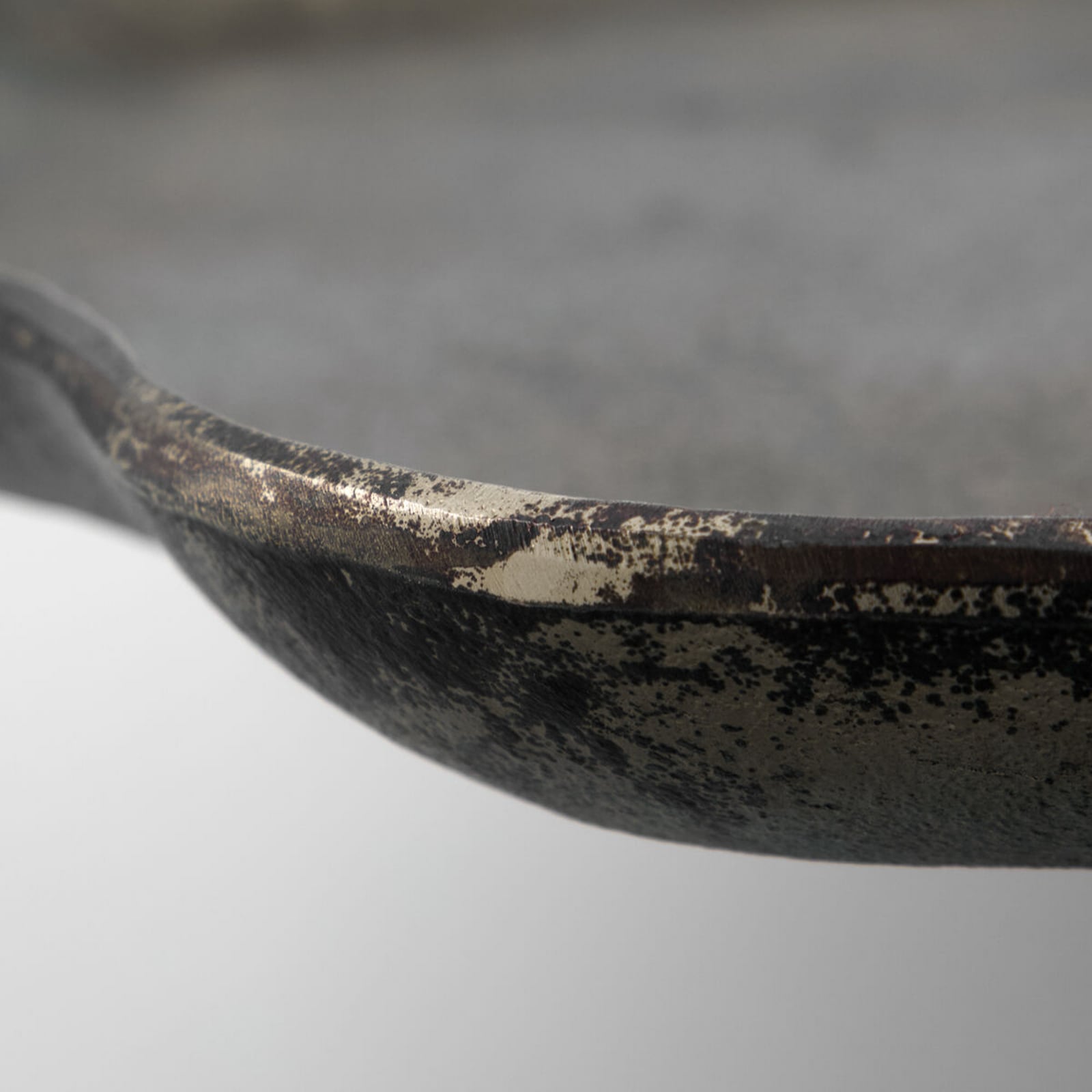 Vassoio HDTalas, metallo brunito, Ø 50 cm - House Doctor