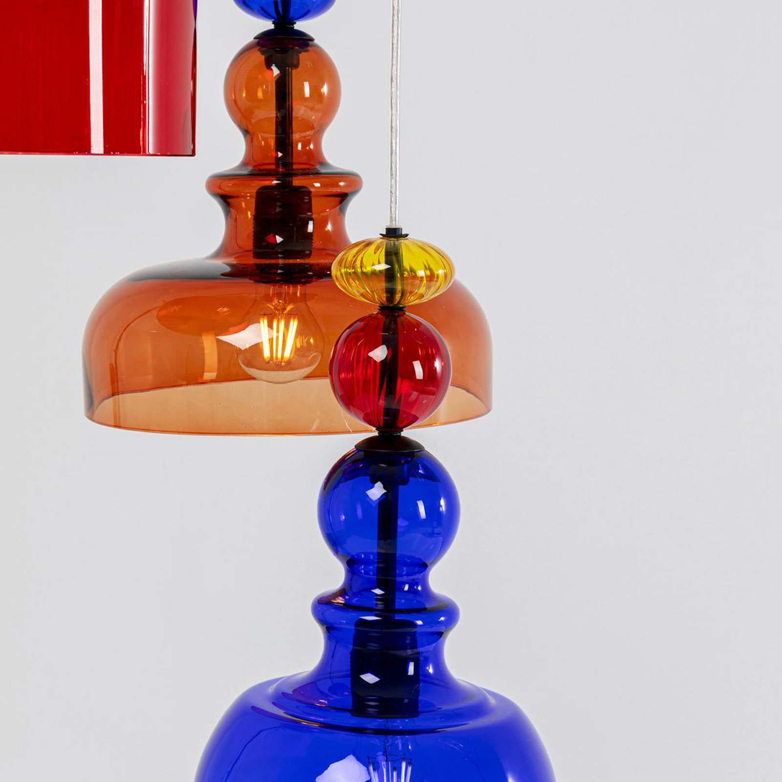 Kare Candeeiro suspenso Mazzo Tre, vidro multicolor, três lâmpadas