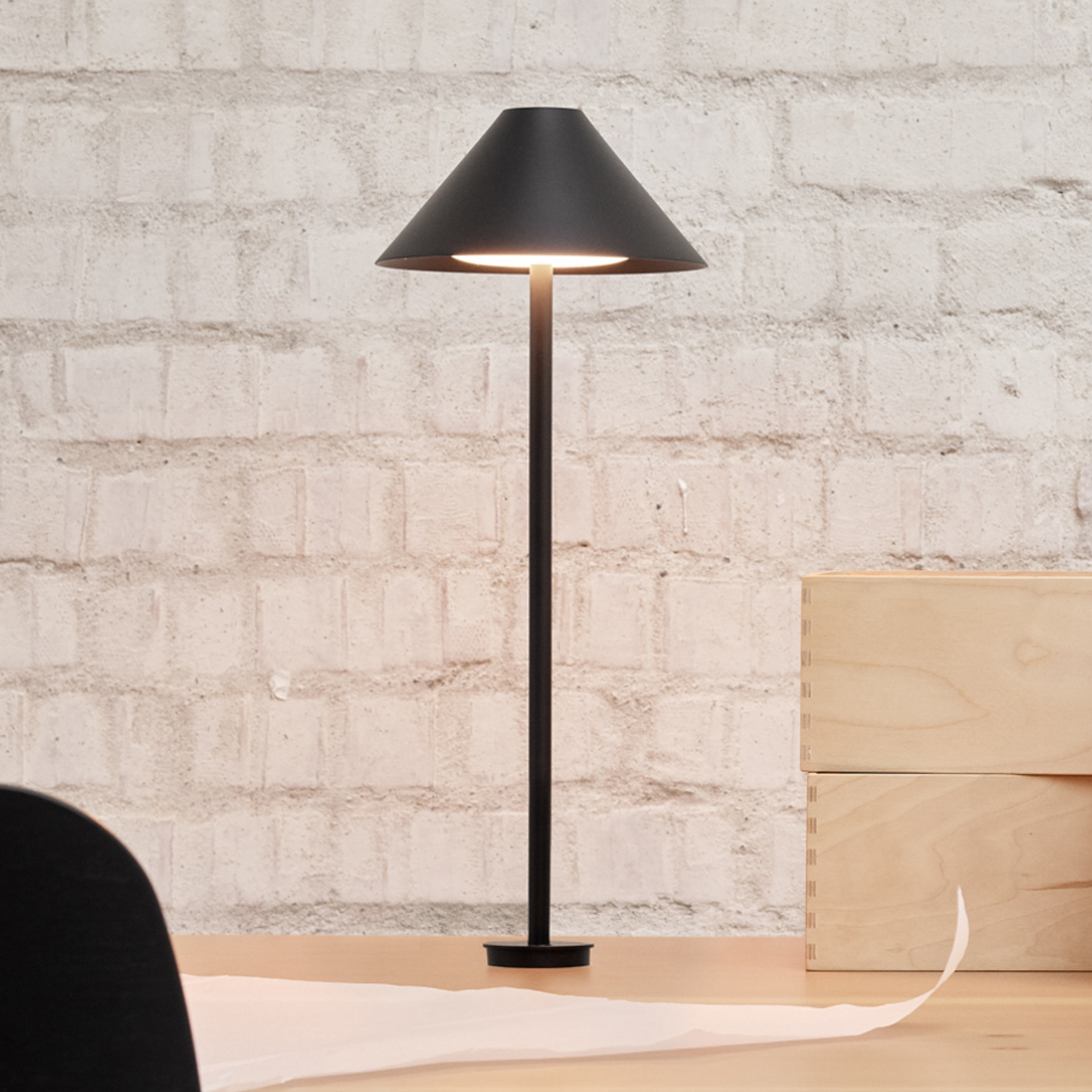 Louis Poulsen Keglen bordlampe pin 3 000 K svart