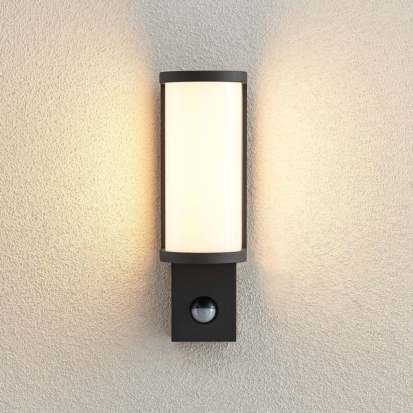 Lucande Jokum LED-utomhusvägglampa, IP54, sensor