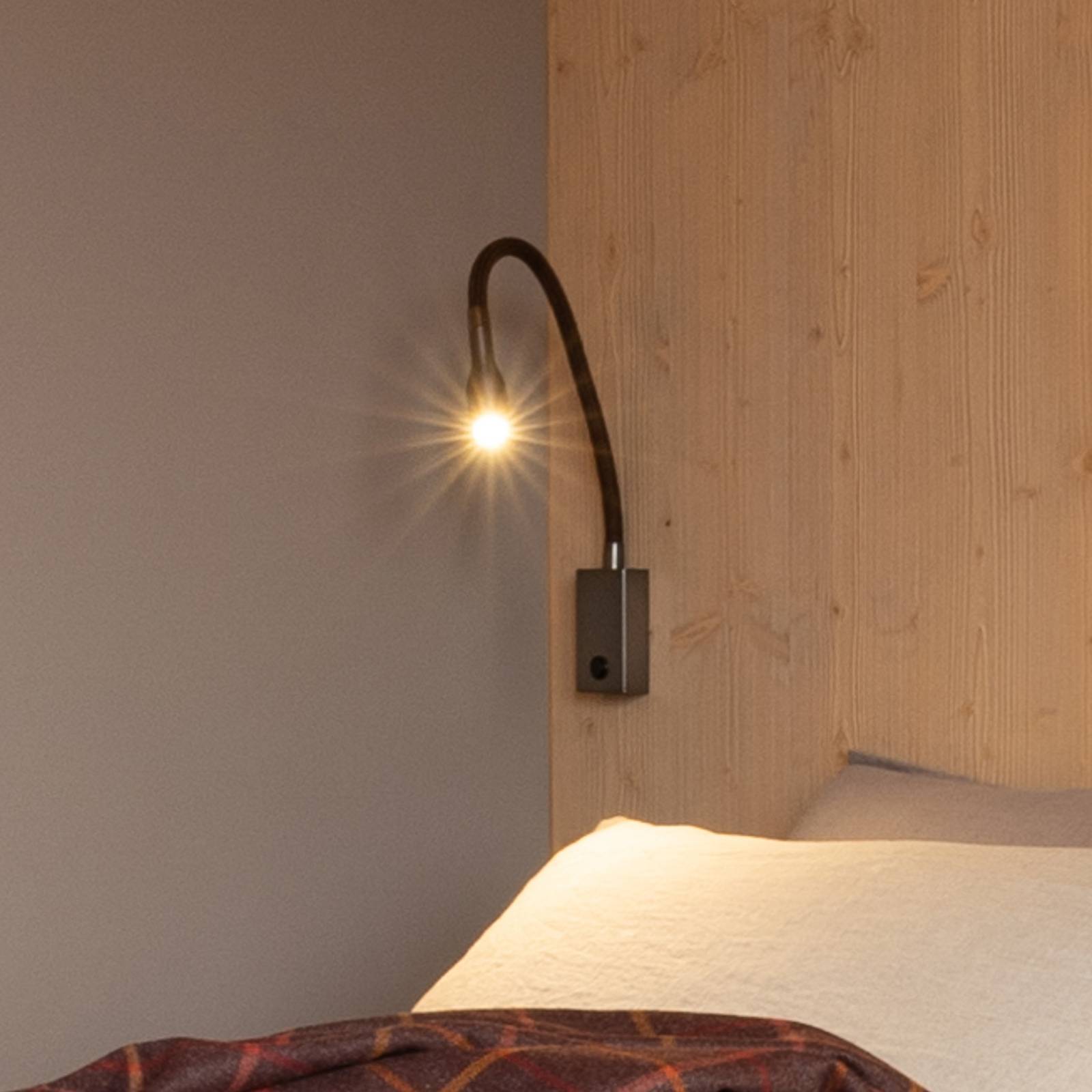 OLEV Olorflex LED-væglampe med brun flexarm