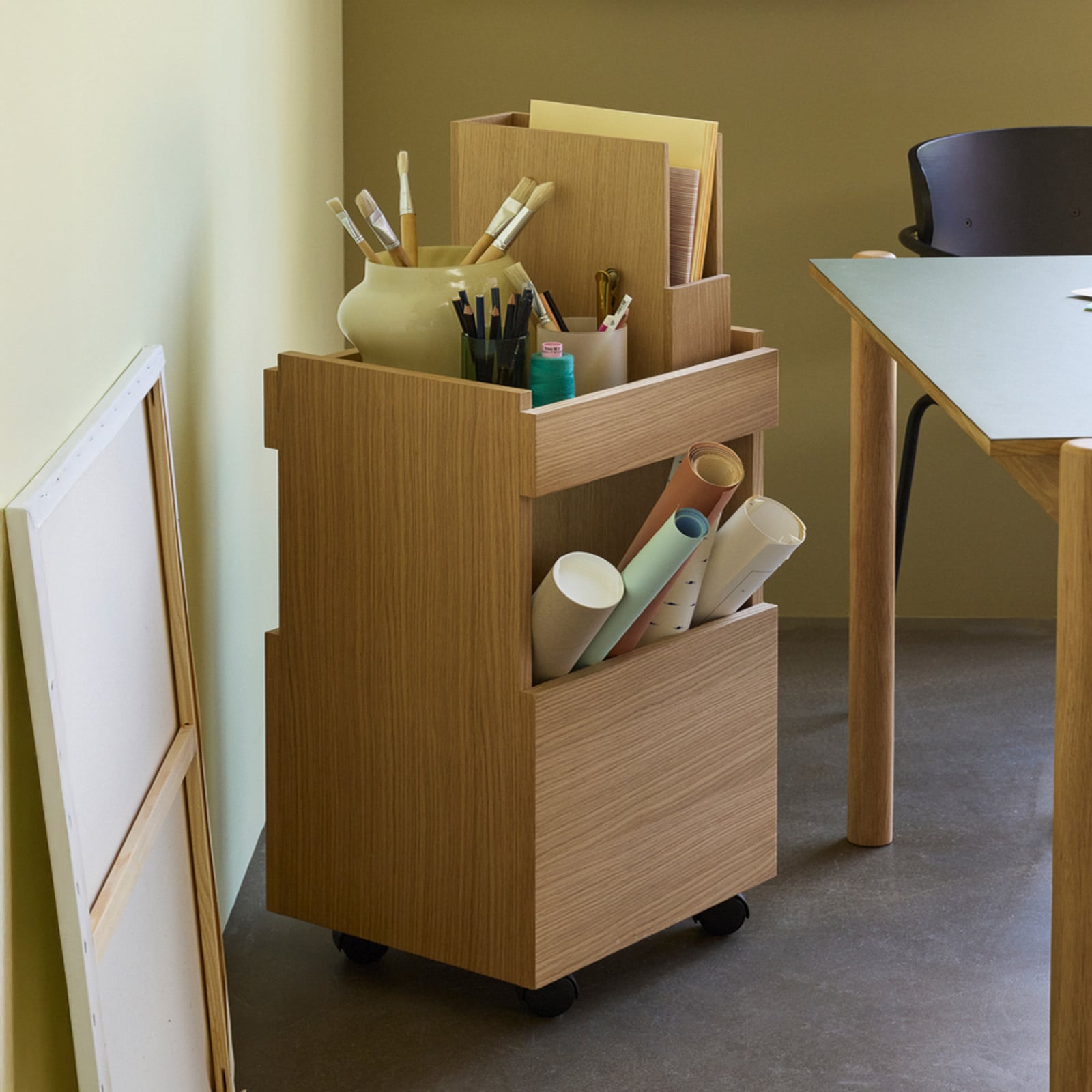 Carrello da portata Forma, rovere chiaro, altezza 70 cm - Hübsch