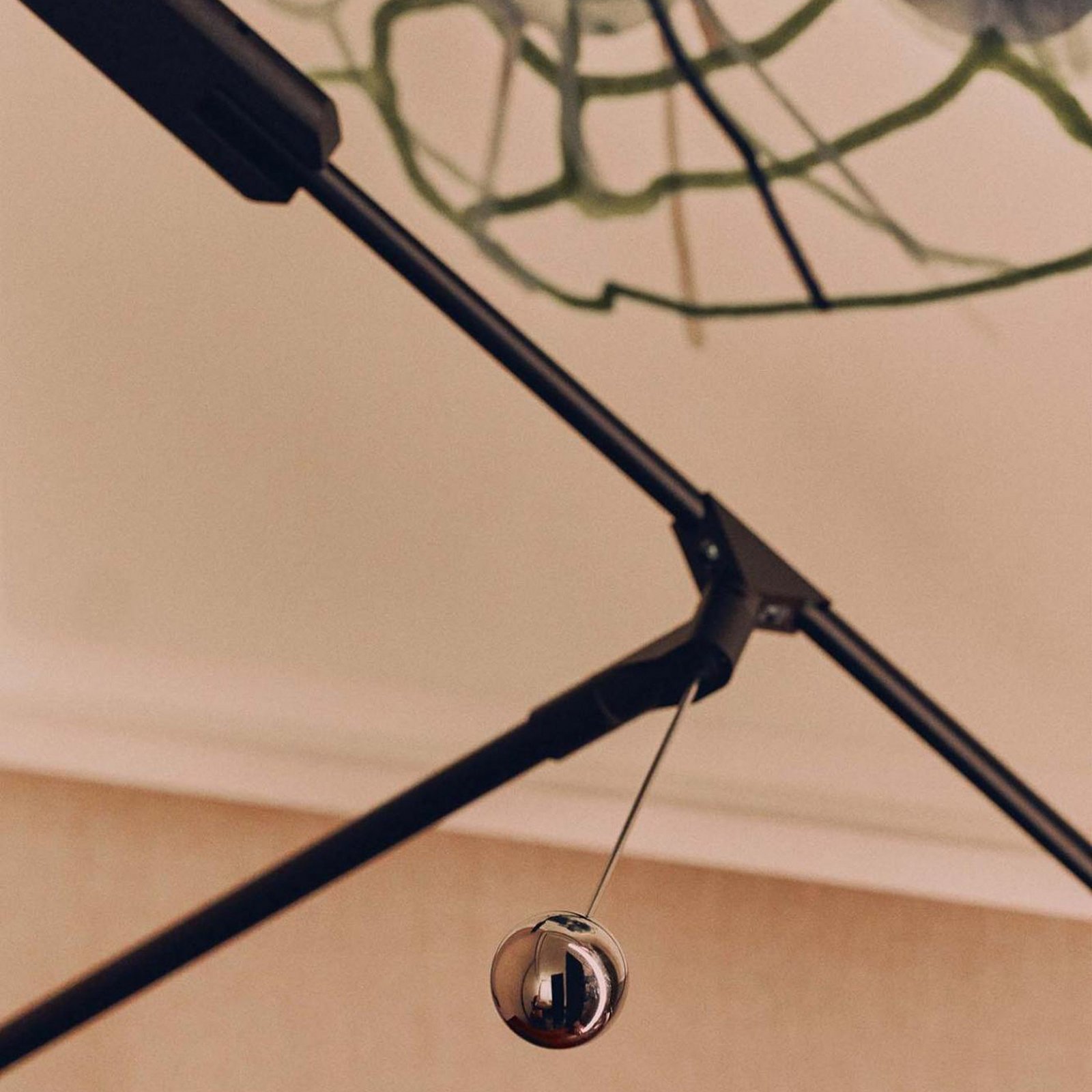 Halley LED-Tischlampe, schwarz, Ausladung 100 cm - Stilnovo