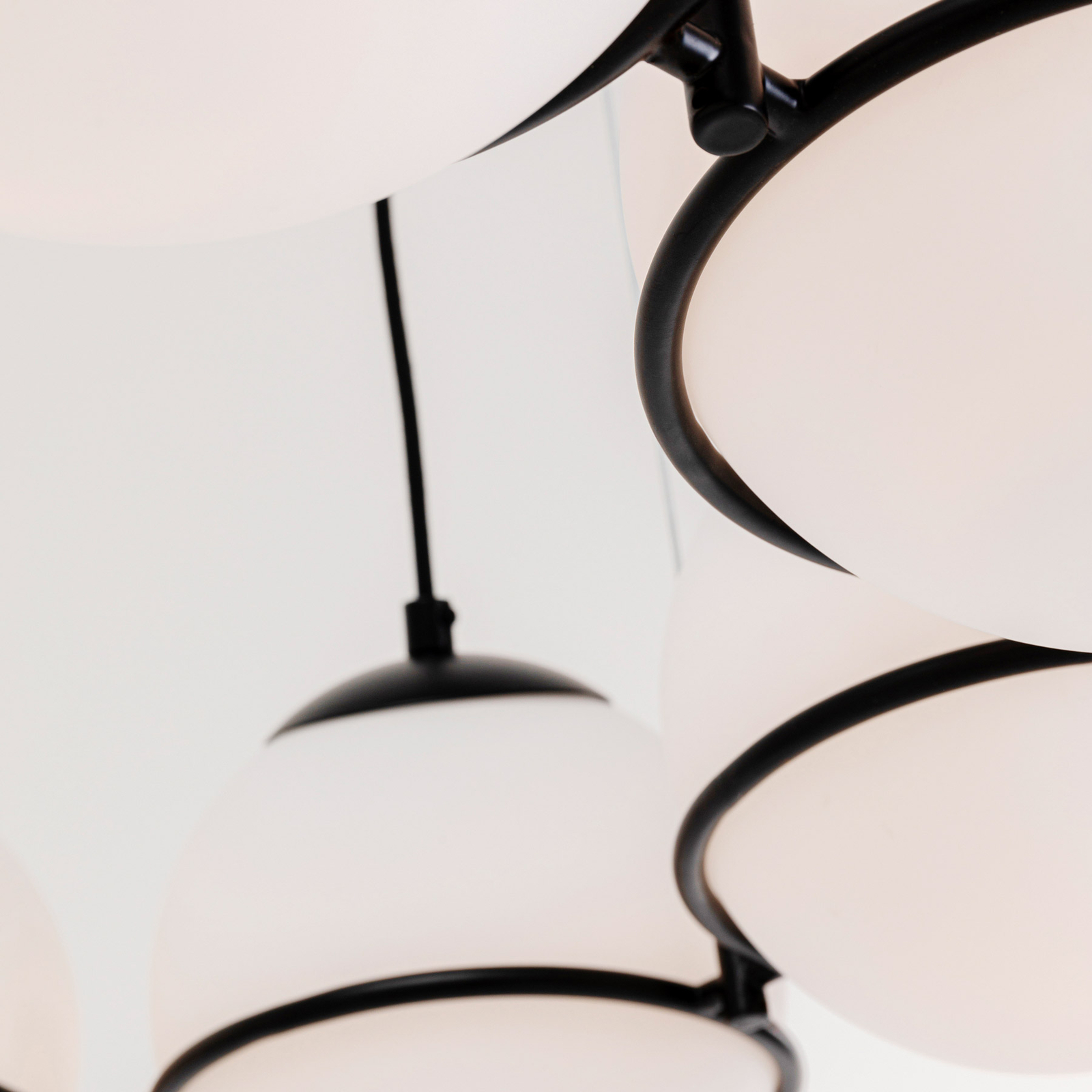 Kare Globes hanglamp in wit en zwart
