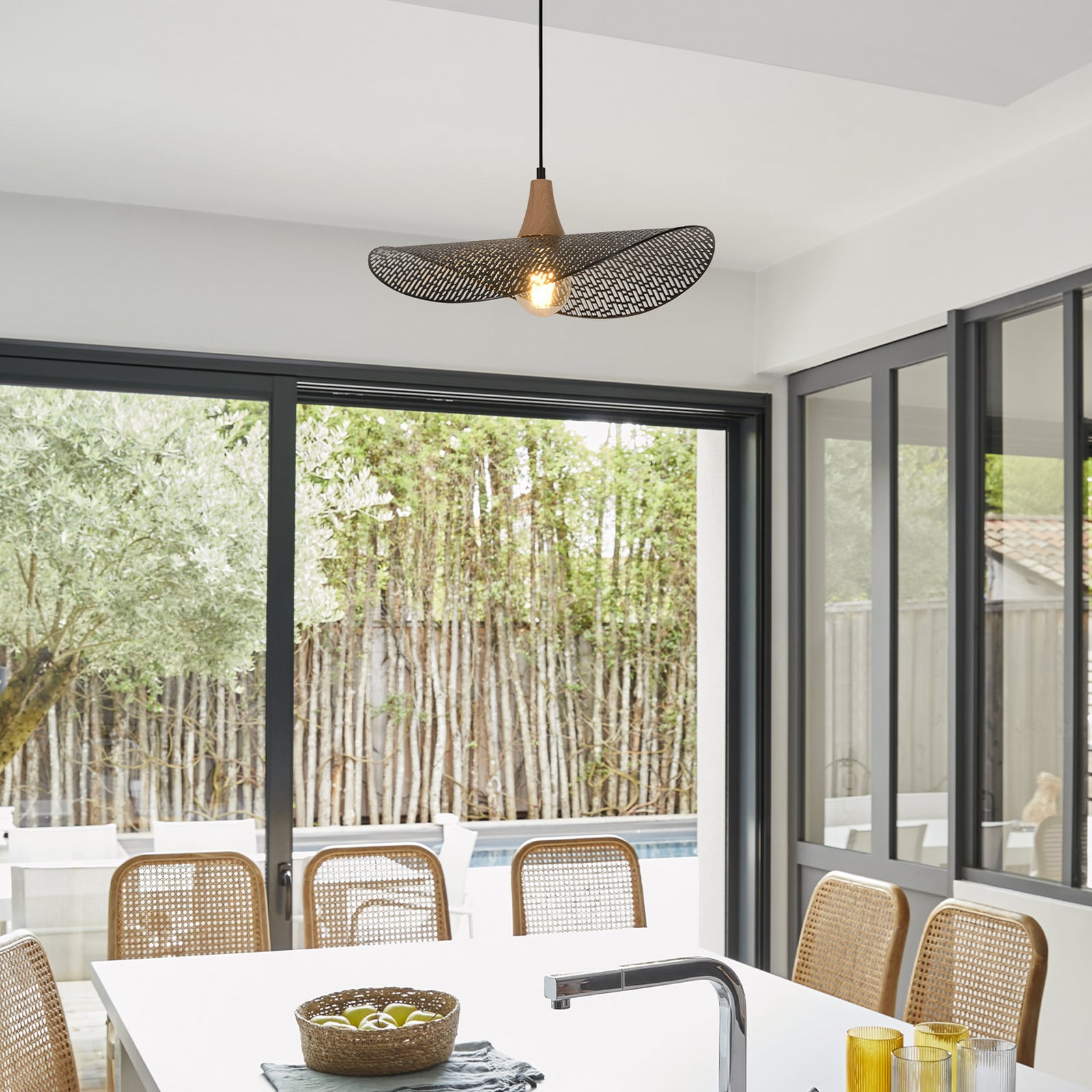 Pakabinamas šviestuvas „Honu“, juodos spalvos, skersmuo 48 cm, metalinis